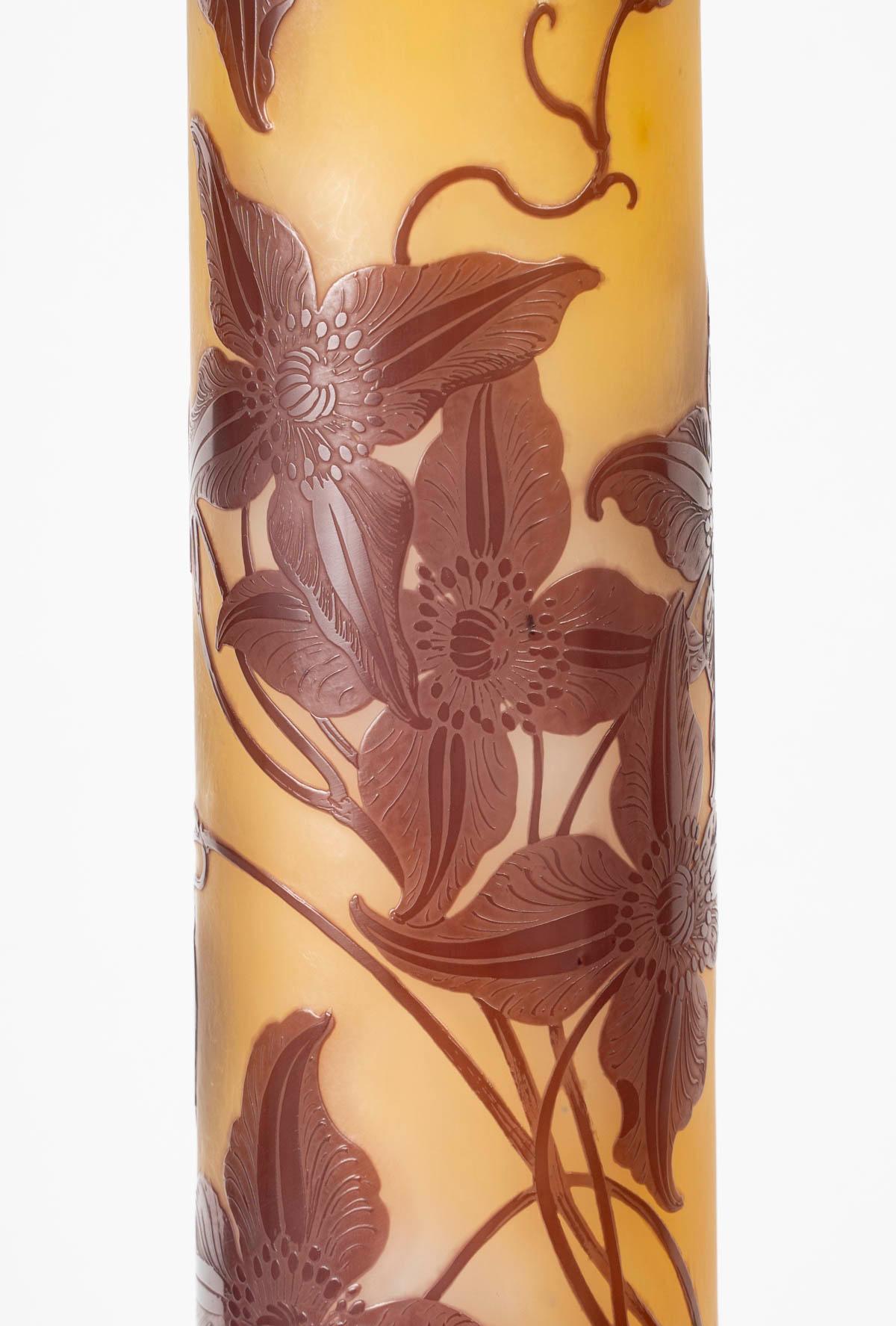 émile Gallé - Large Tube Vase Called “elephant Foot” With Clematis, Art Nouveau For Sale 1