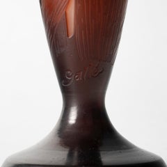 émile Gallé - Grand vase avec crocosmia orange et rouge, pâte de verre Art Nouveau