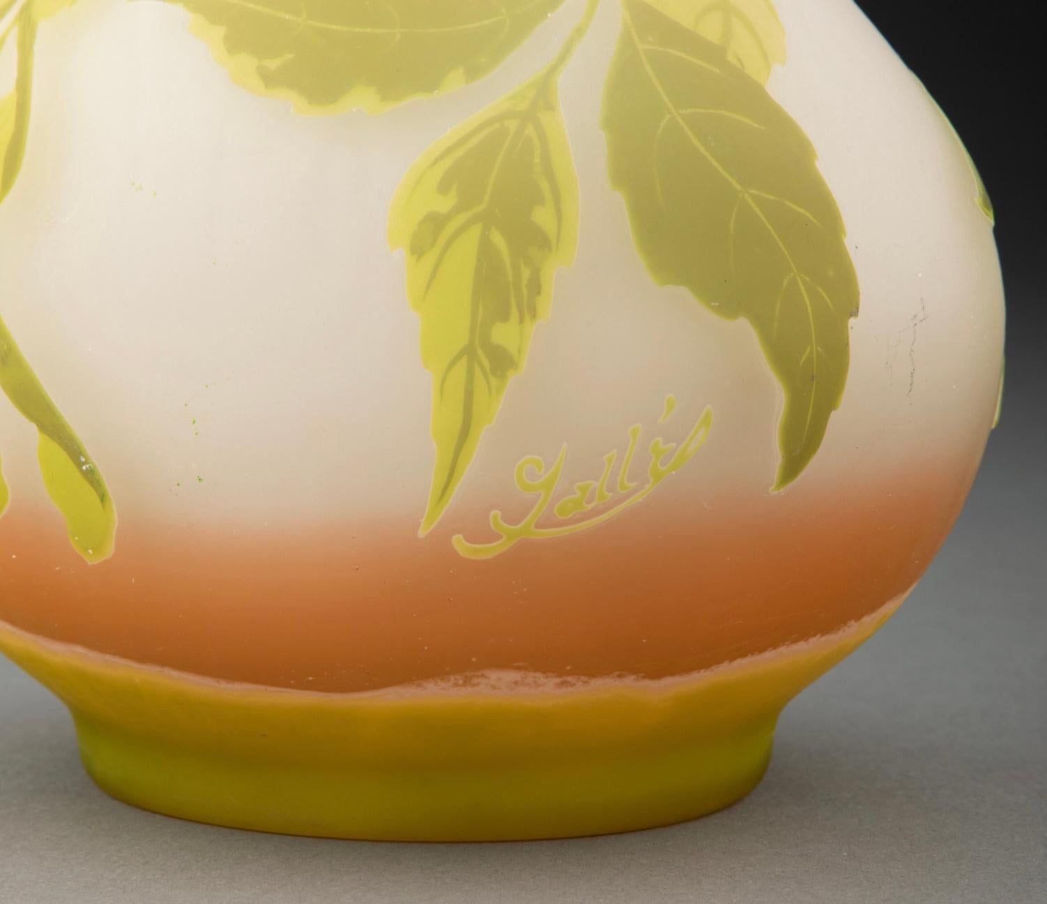 Emile Galle Blätter und Hülsen Jugendstil große Vase (Glaskunst) im Angebot
