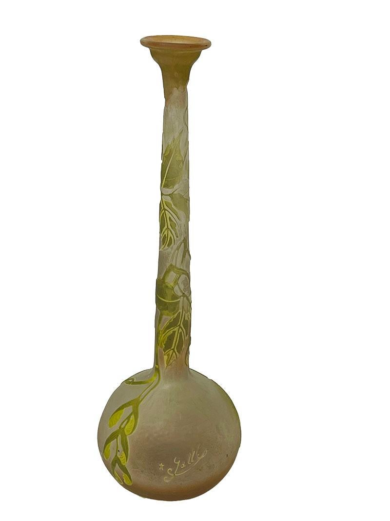 Verre Vase camée à long col Émile Gallé, Art nouveau, 1904-1906 en vente