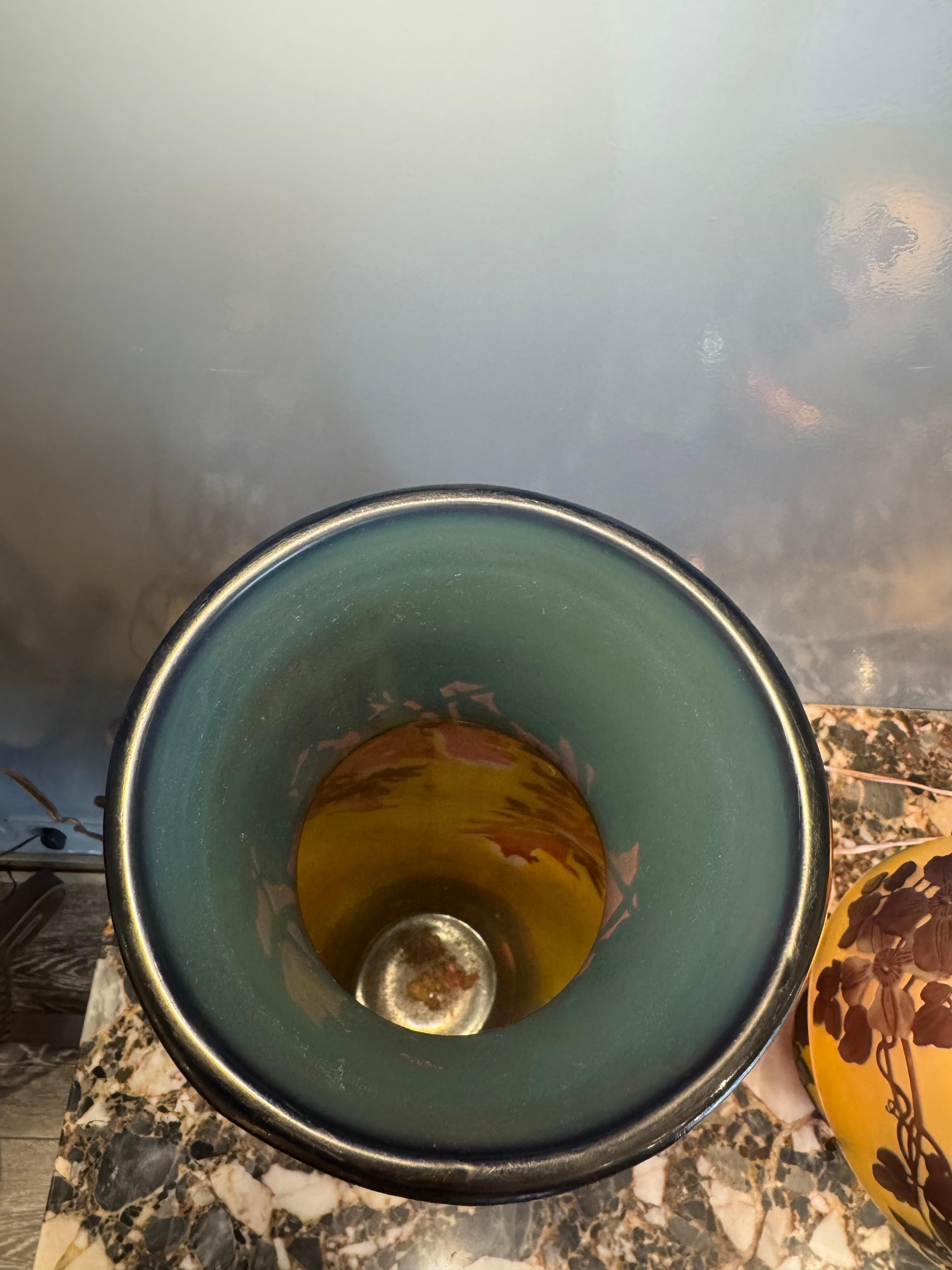 Vase en verre camée Art nouveau 