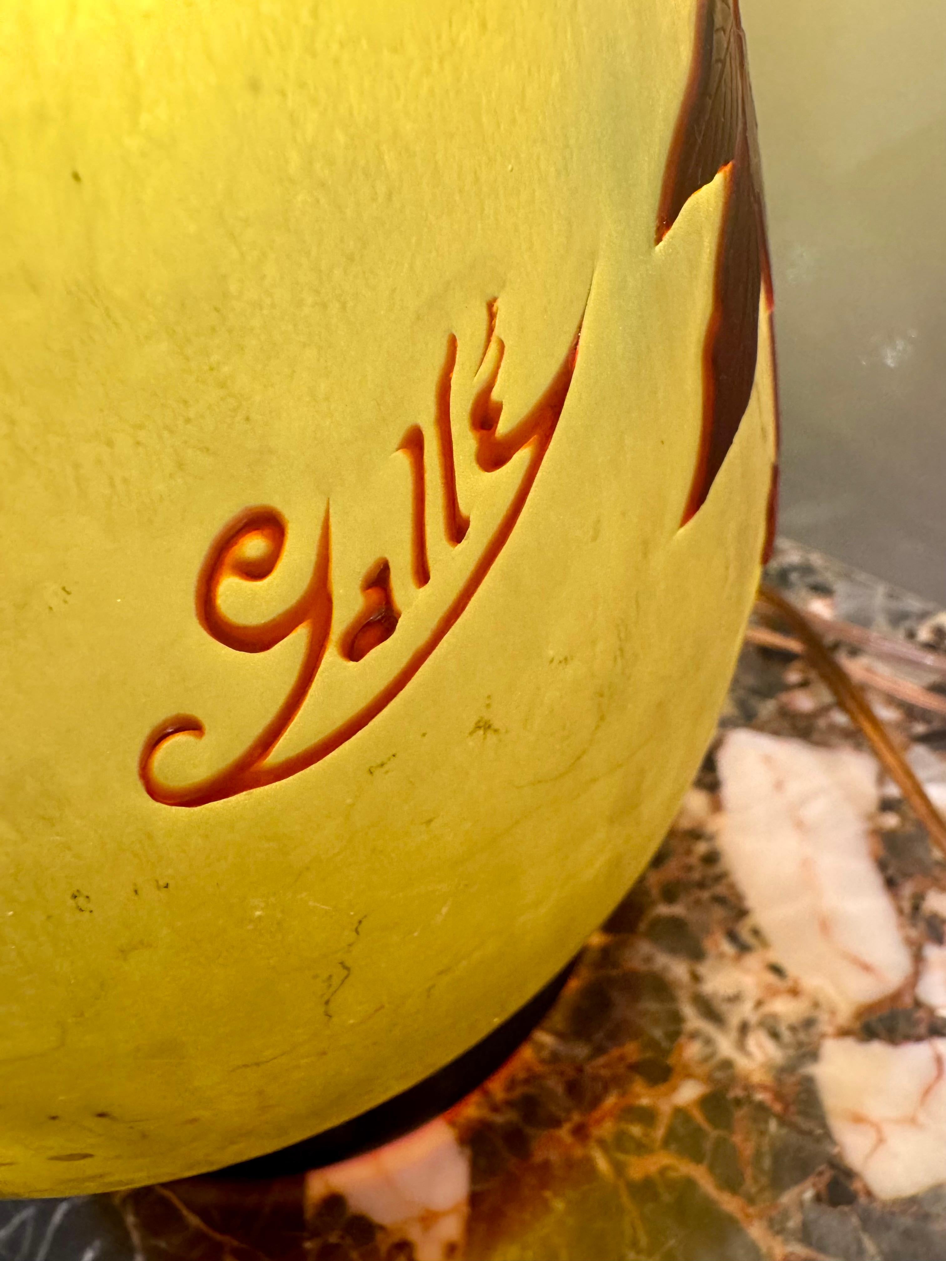 Vase en verre camée Art nouveau 