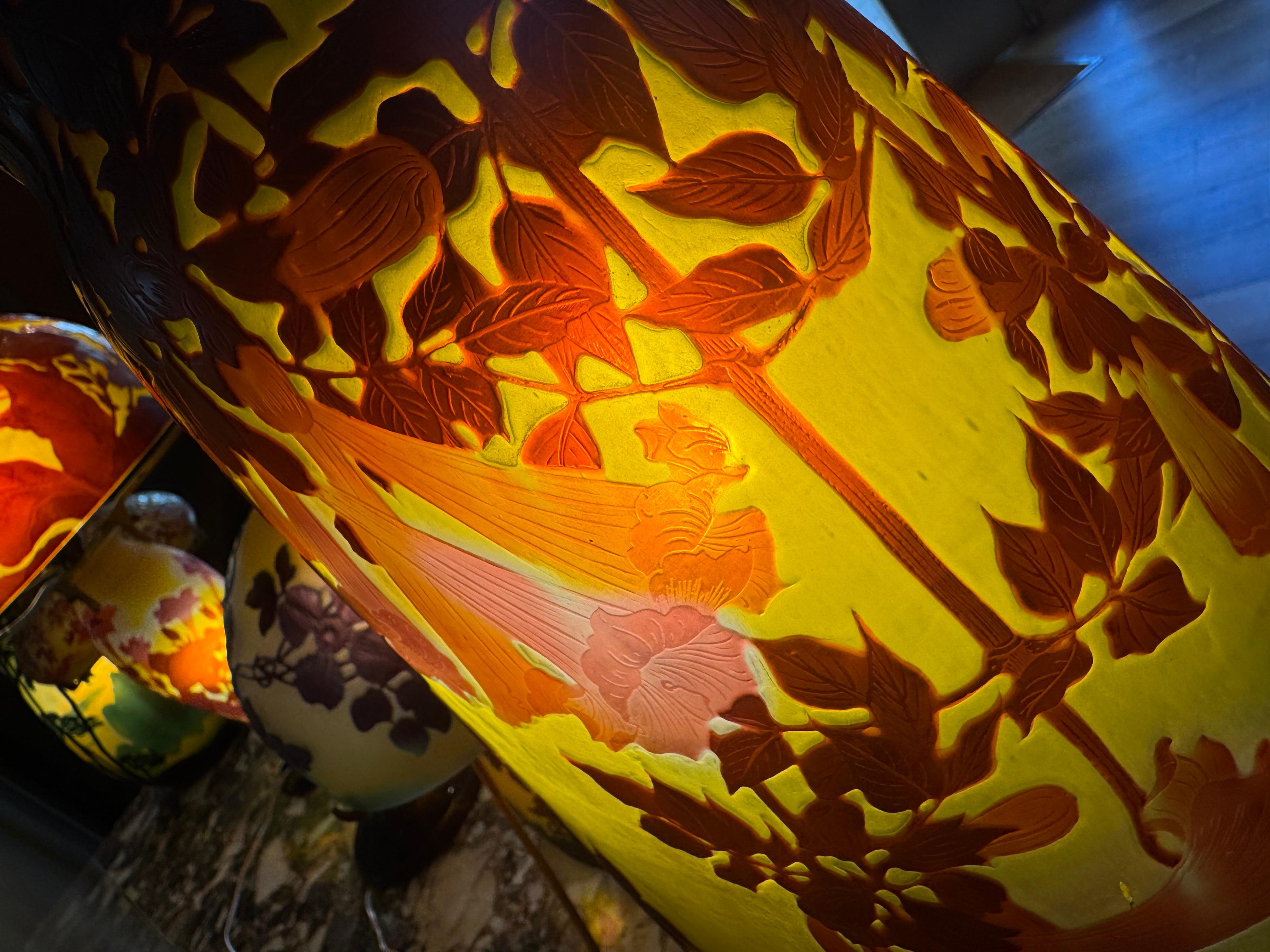 Verre Vase en verre camée Art nouveau 