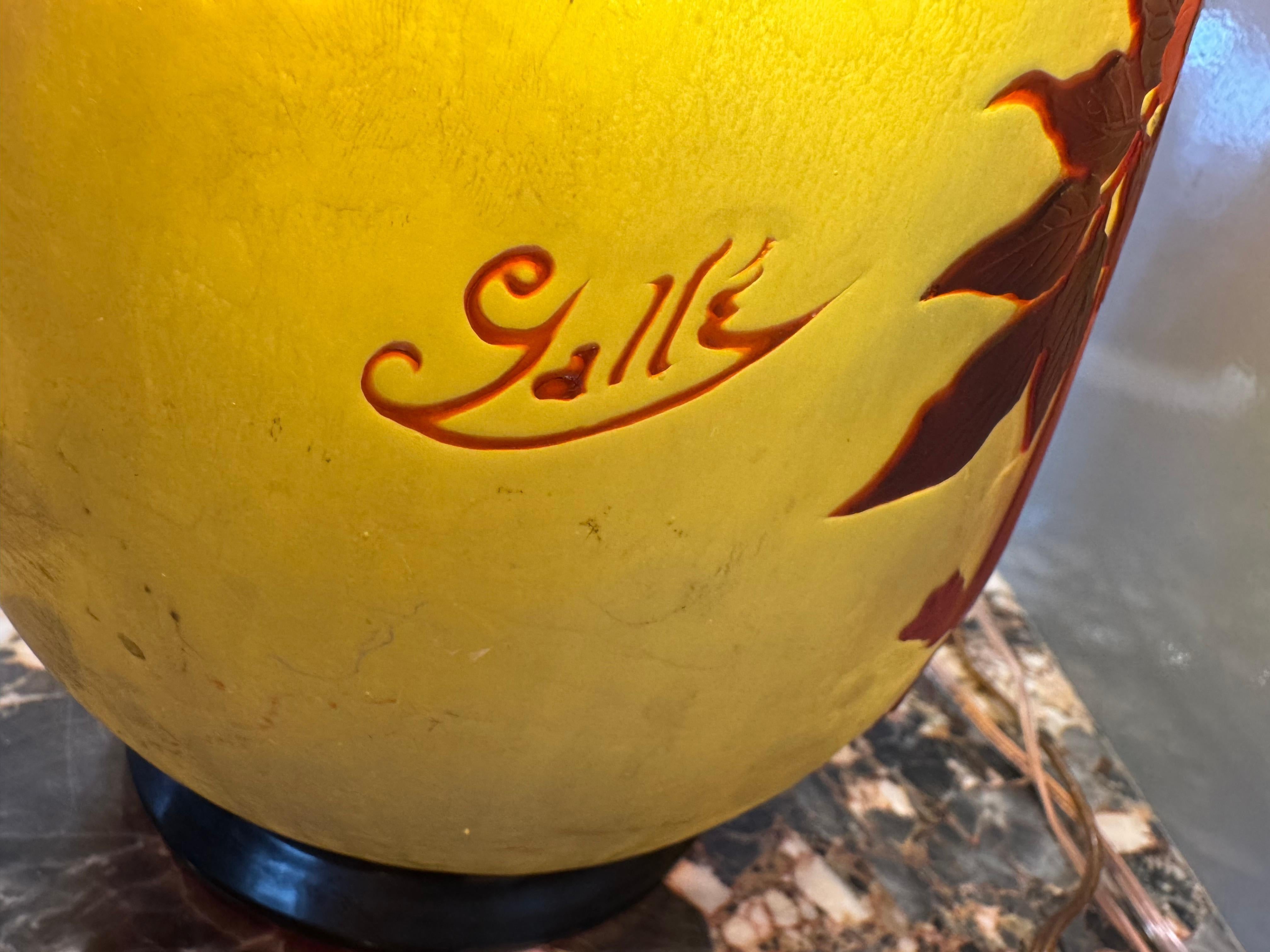 Vase en verre camée Art nouveau 