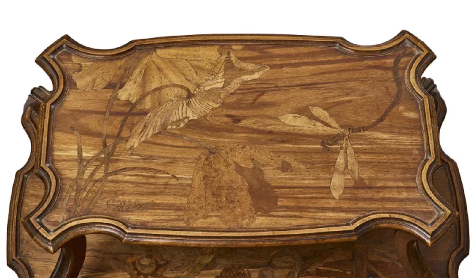 Emile Galle Marqueterie Trois Tiroirs Dragonfy et Table Botanique en vente 1