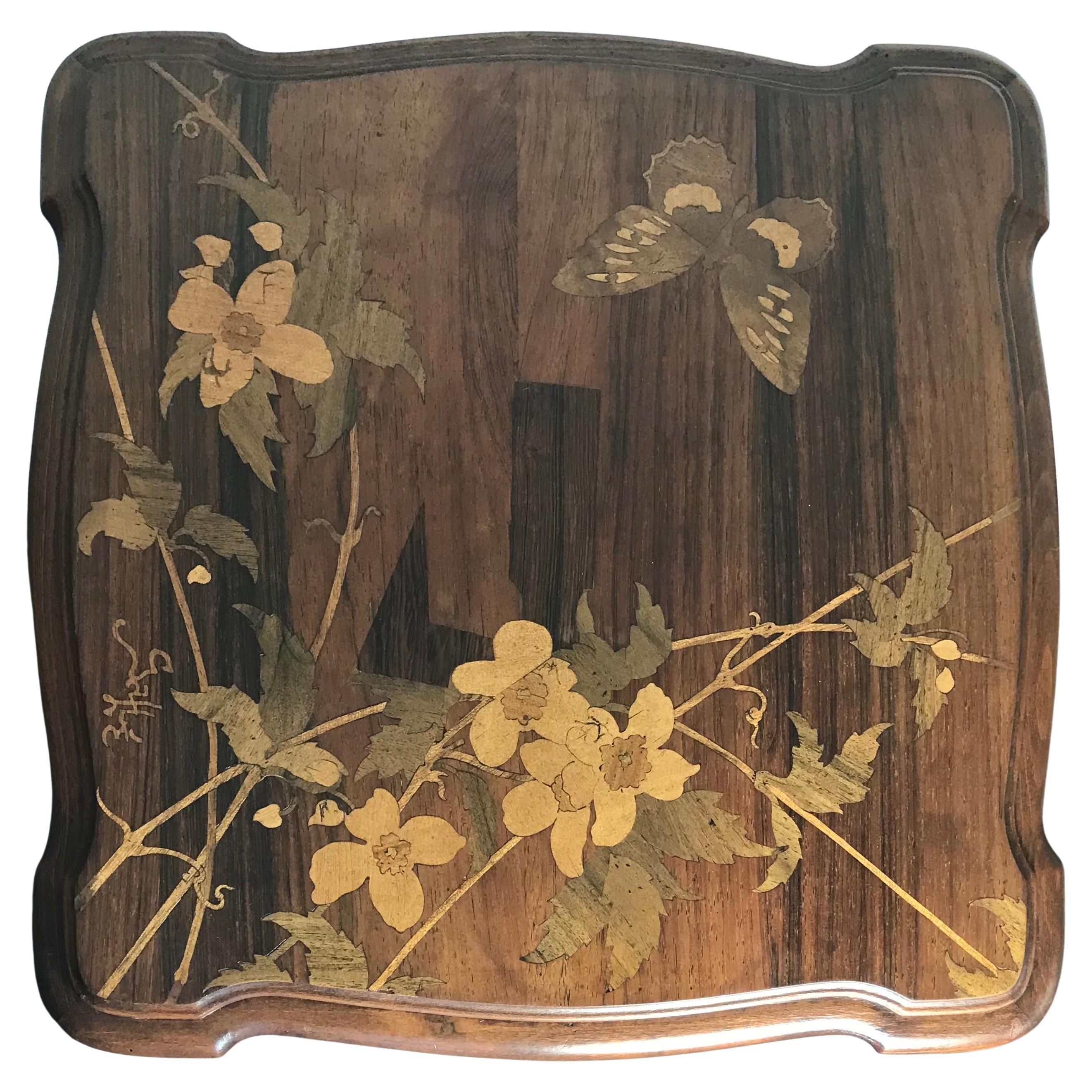 Marqueterie Table à deux niveaux en noyer et bois fruitier marqueté d'Emile Galle en vente