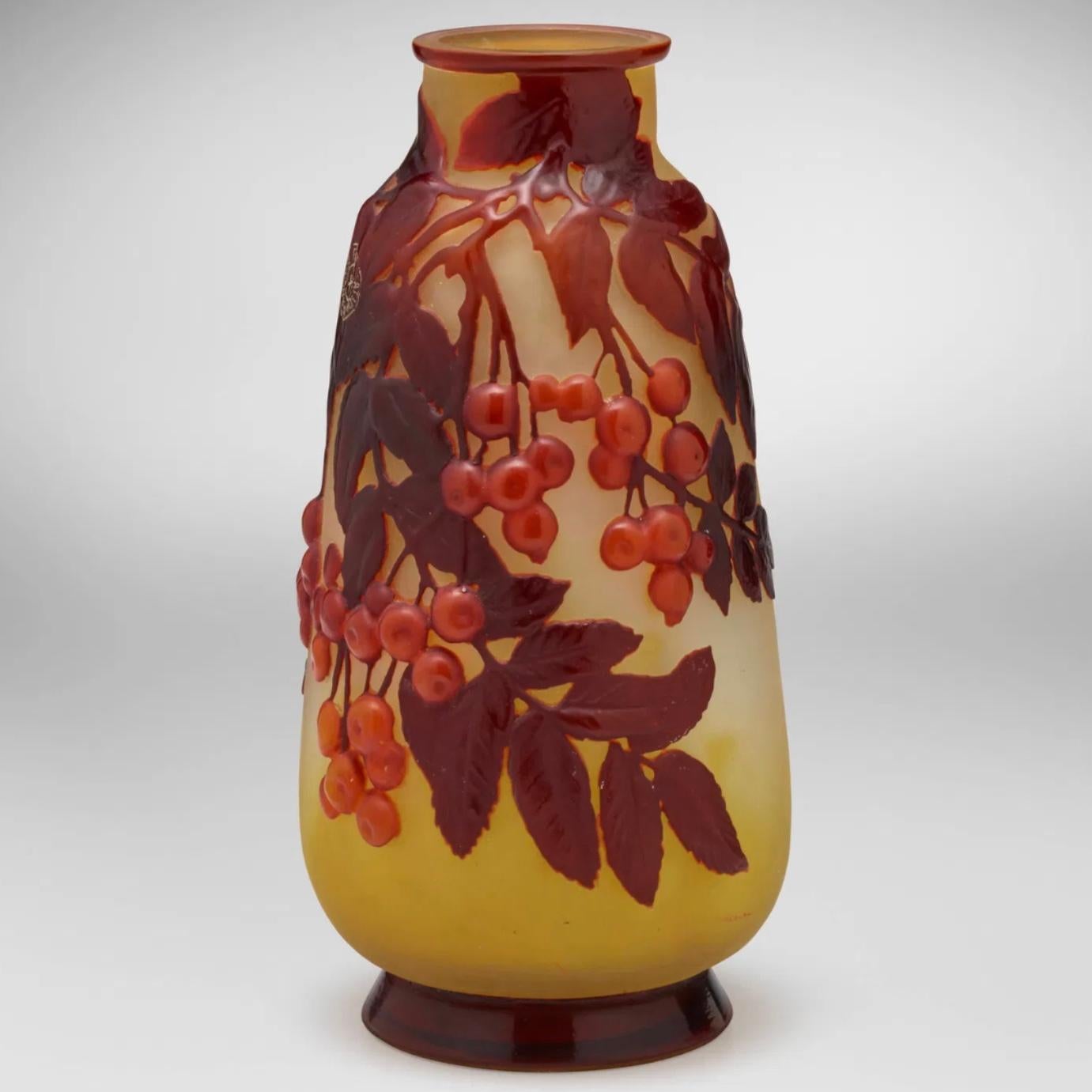 Emile Galle Mold Blown Red Berries Art Nouveau Vase In Excellent Condition In Dallas, TX