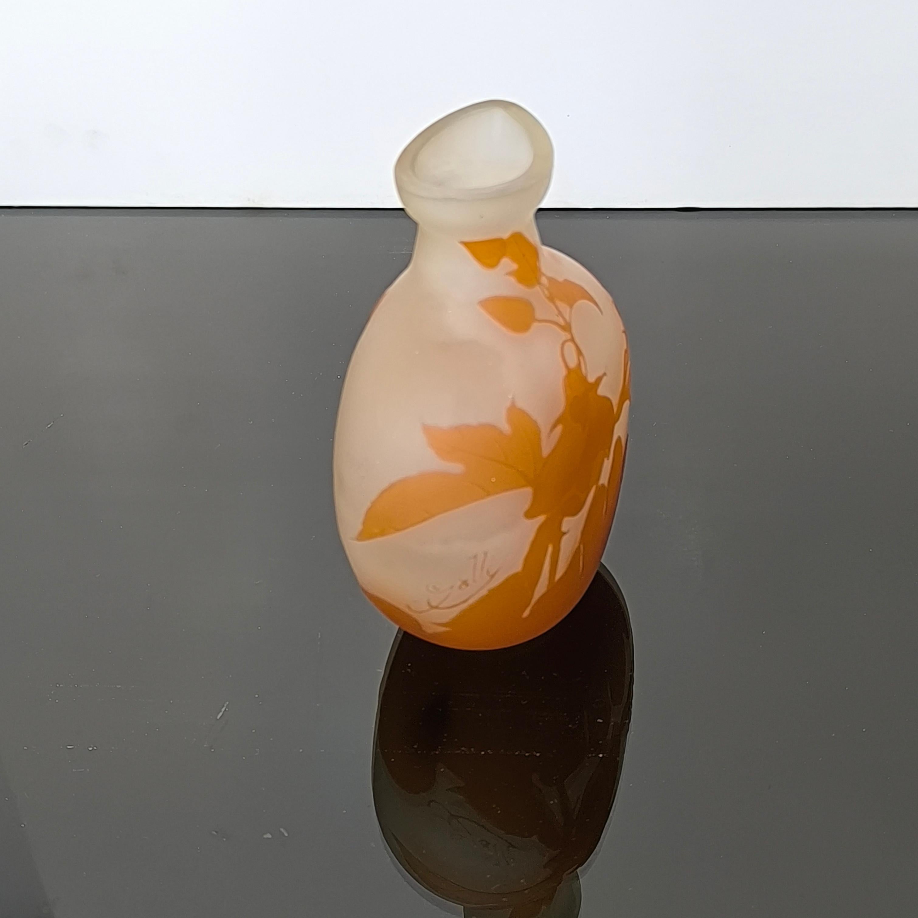 Rare vase en verre Camée Art Nouveau Émile Gallé Nancy, Décor de Convolvulus 2