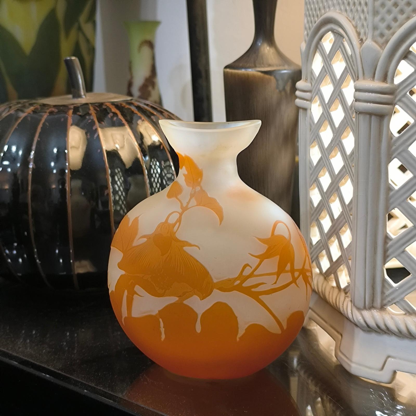 Art nouveau Rare vase en verre Camée Art Nouveau Émile Gallé Nancy, Décor de Convolvulus