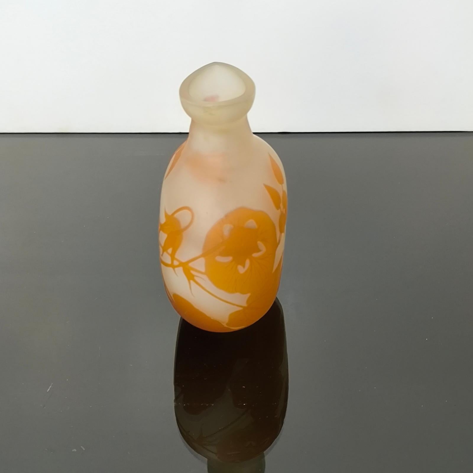 Début du 20ème siècle Rare vase en verre Camée Art Nouveau Émile Gallé Nancy, Décor de Convolvulus