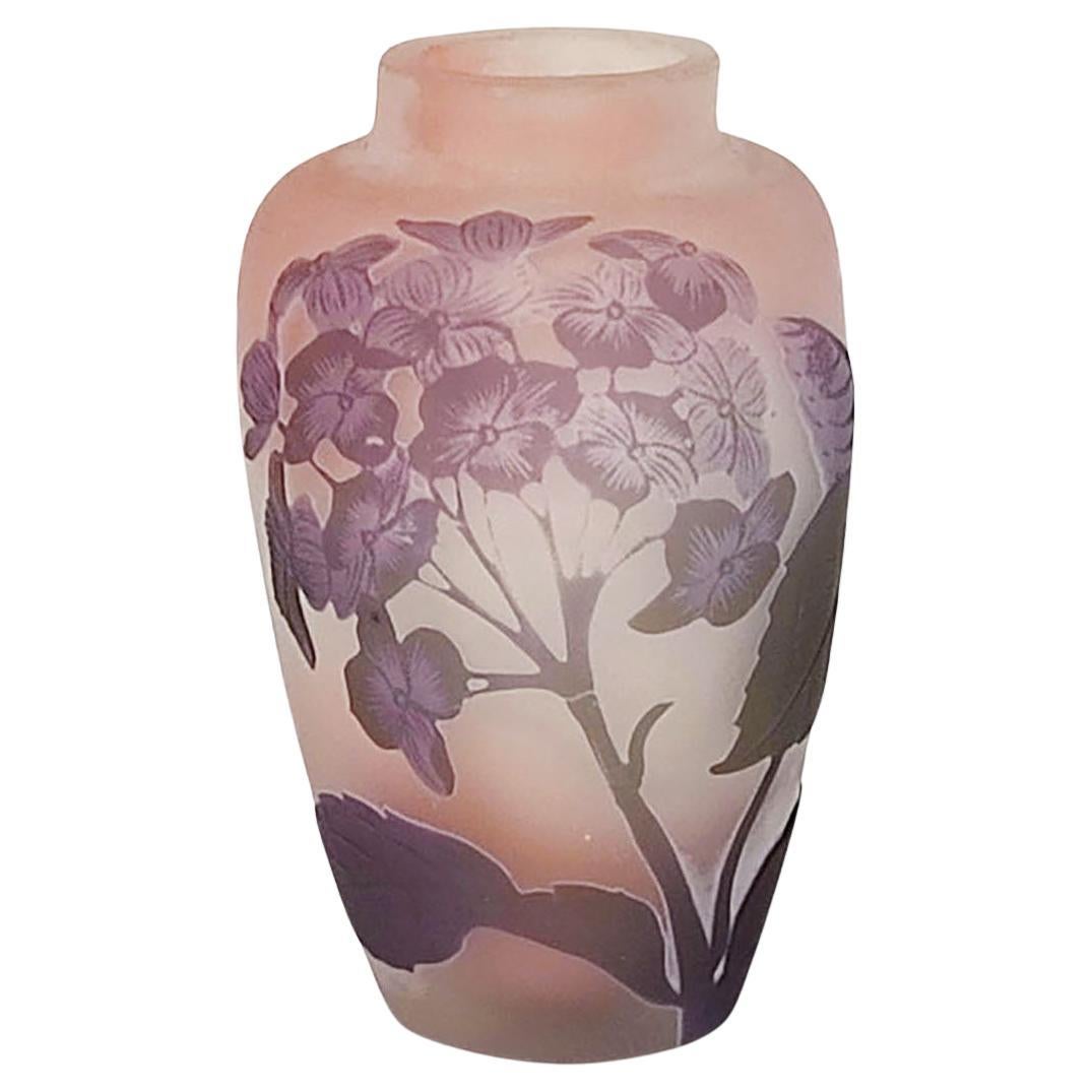 Emile Gallé, Nancy, Art Nouveau Cameo Vase with Hydrangeas - France ca. 1904 For Sale