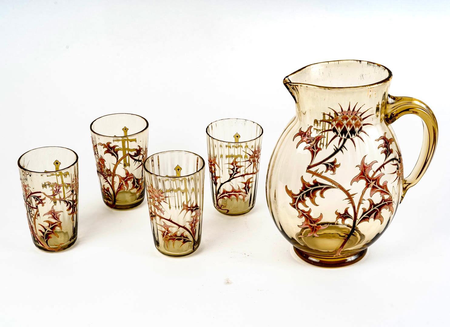 Orangeade set made in yellow glass with enameldesign of thistles by Emile Gallé.
Signature under each piece.

All pieces are in perfect condition.

Service of 5 pieces including:
- 1 pitcher 24 cm high
- 4 glasses 12 cm high.