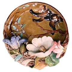 Émile GALLÉ, Plato ornamental con un mono trepando entre flores
