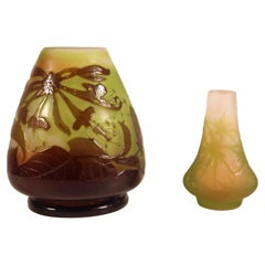 Paire de vases en verre Art Nouveau Vintage à motifs floraux et à feuilles d
Emile Galle