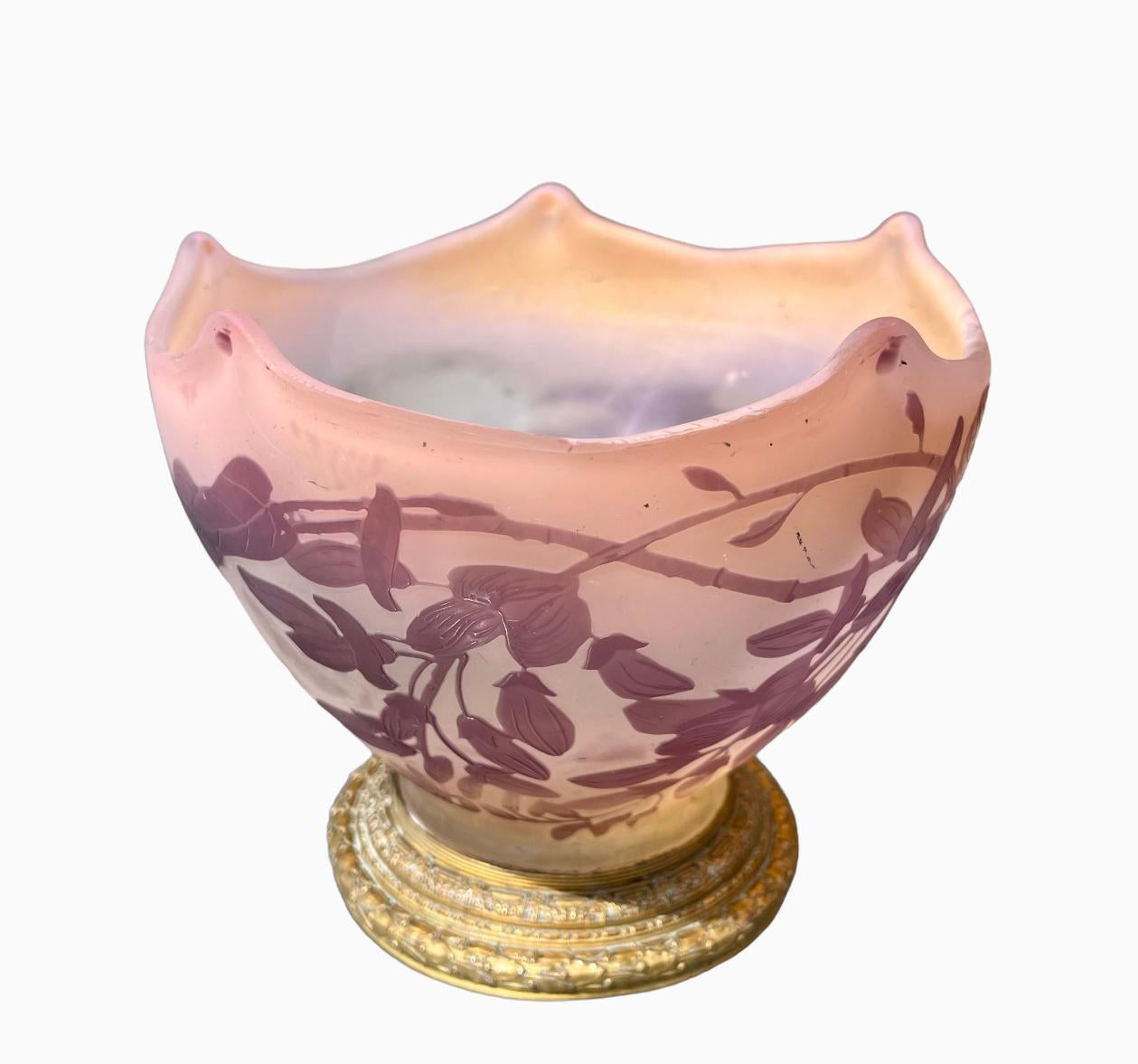 Emile Gallé - Lila Vase oder Tasse (Französisch) im Angebot