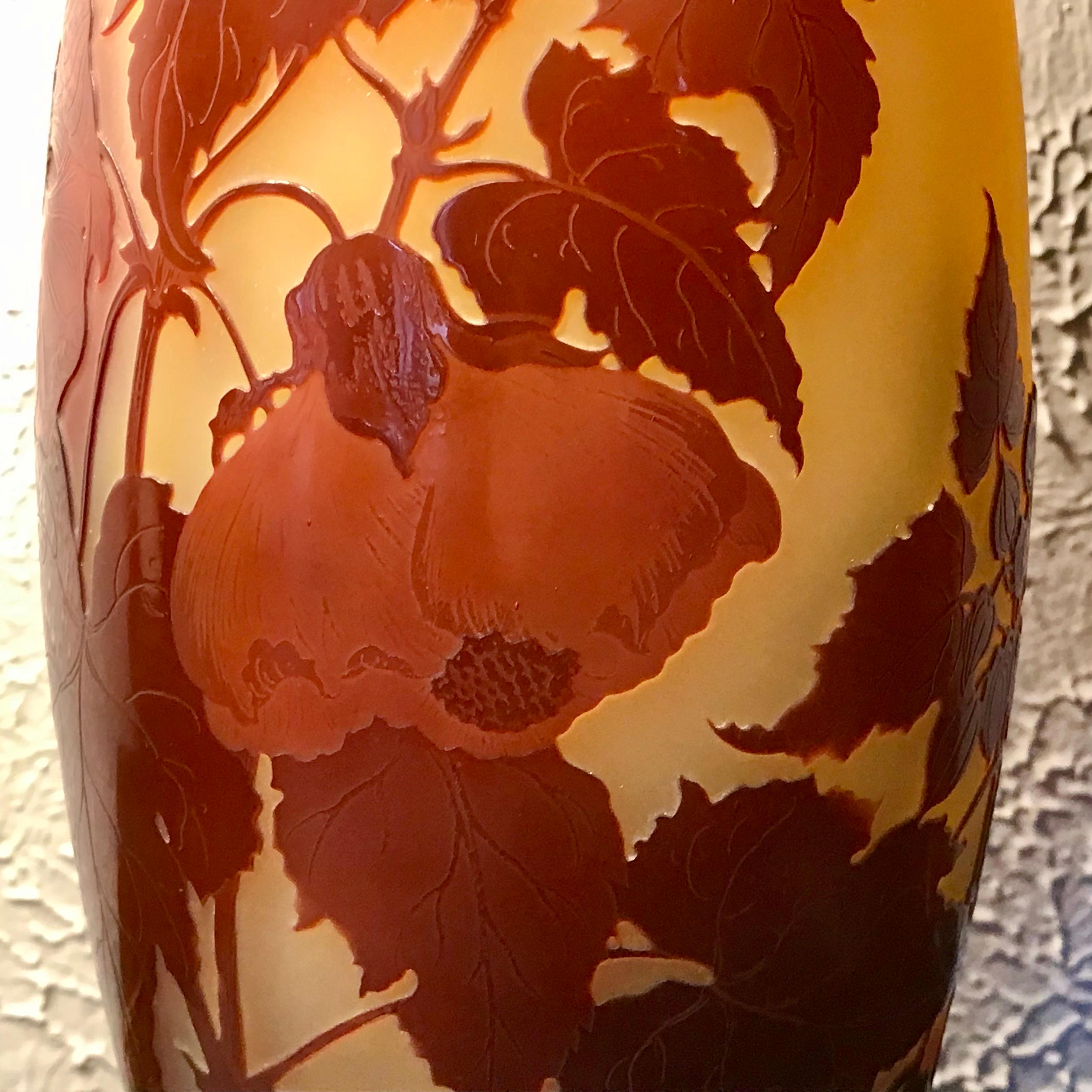 Vase camée rouge Emile Galle Excellent état - En vente à Dallas, TX
