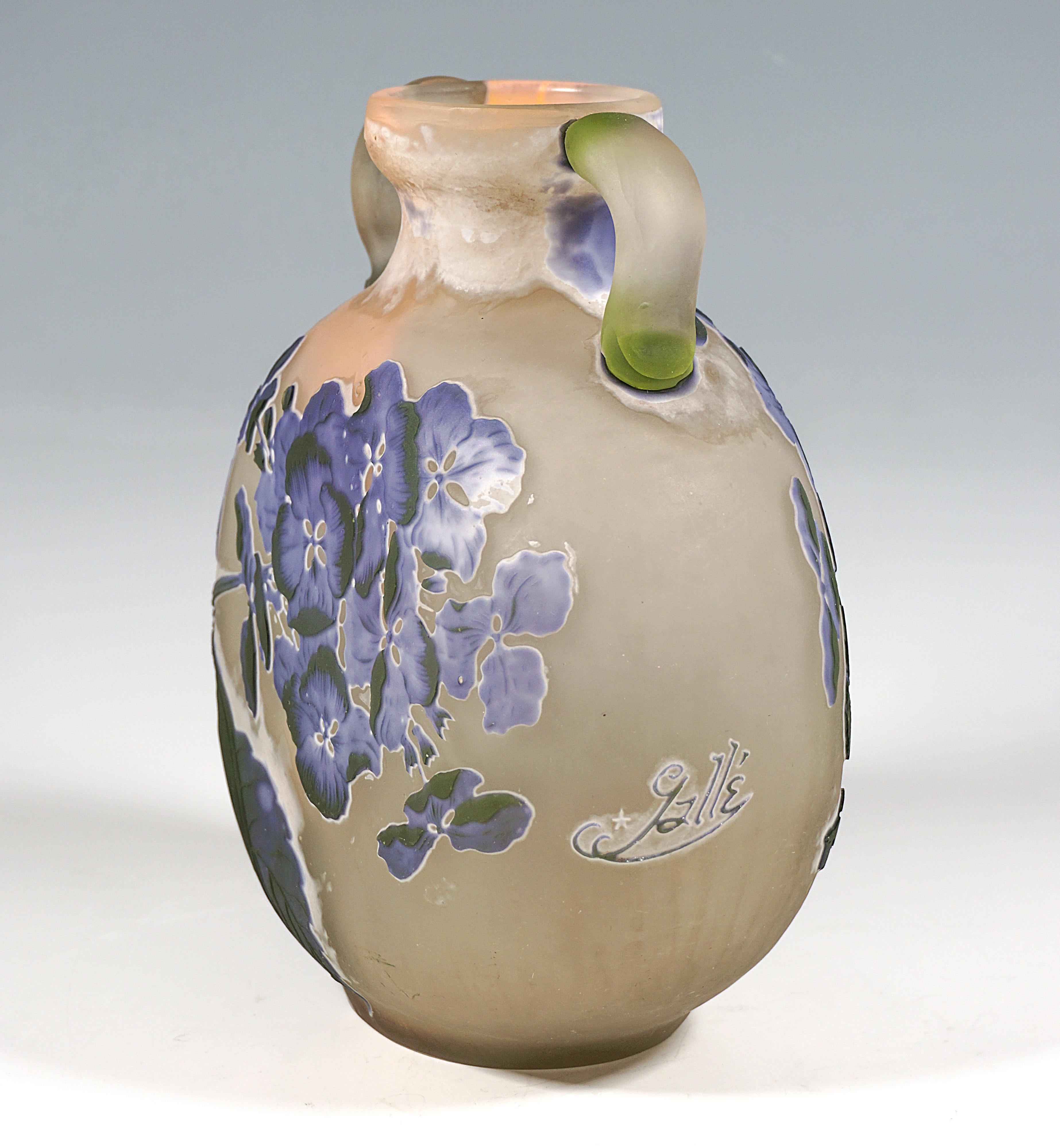 Émile Gallé Runde Jugendstil Kamee Handle Vase mit Hortensien Dekor Frankreich 1905 (Art nouveau) im Angebot