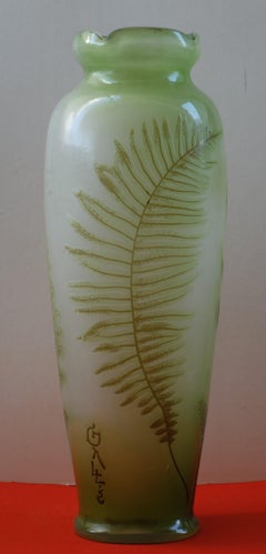 Vaso in vetro cammeo francese Art Nouveau 'Fern Vase' di Emile Gallé, Nancy - Altezza 42 cm