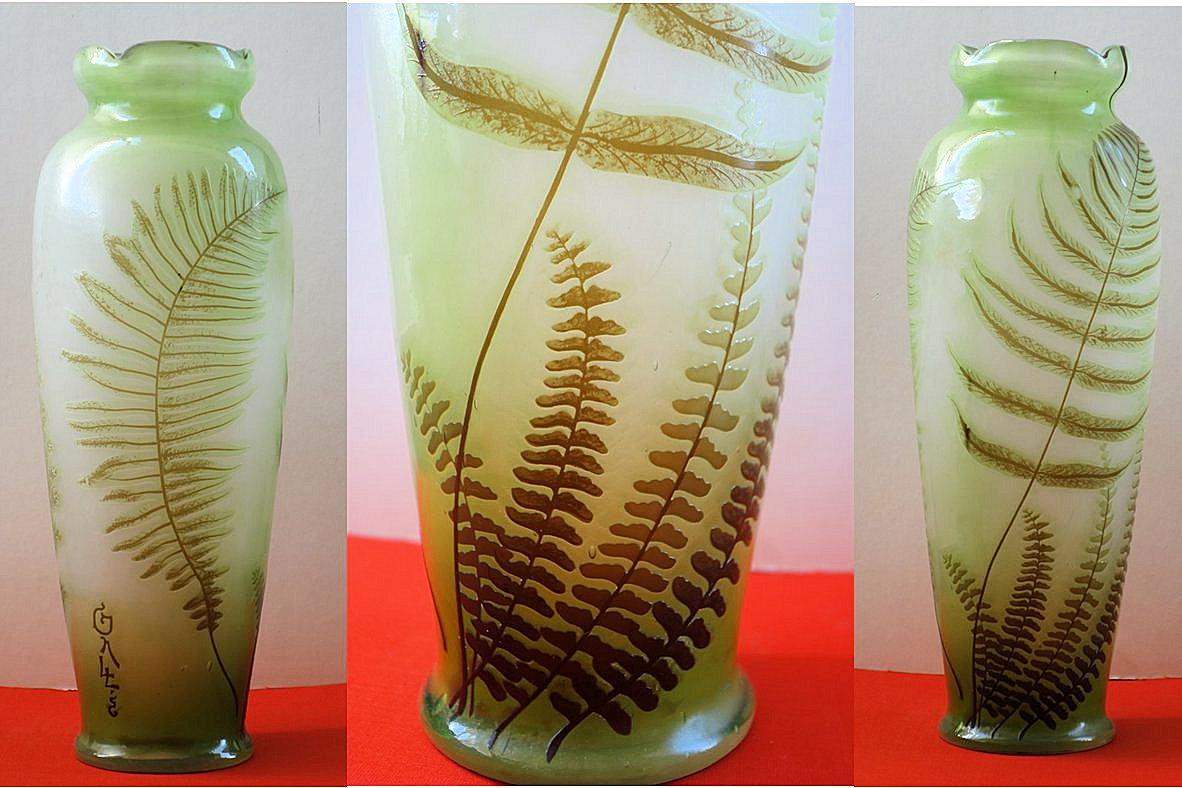 Emile GALLE
Tall Cameo Glass Vase with Fern ornaments 

Crafted in Nancy (Lorraine) c. 1905
Bearing Galle 'japanese' signature in cameo
Made of white opalescent glass with light green shades, overlaid in cameo pale green / brown ornaments of Fern,