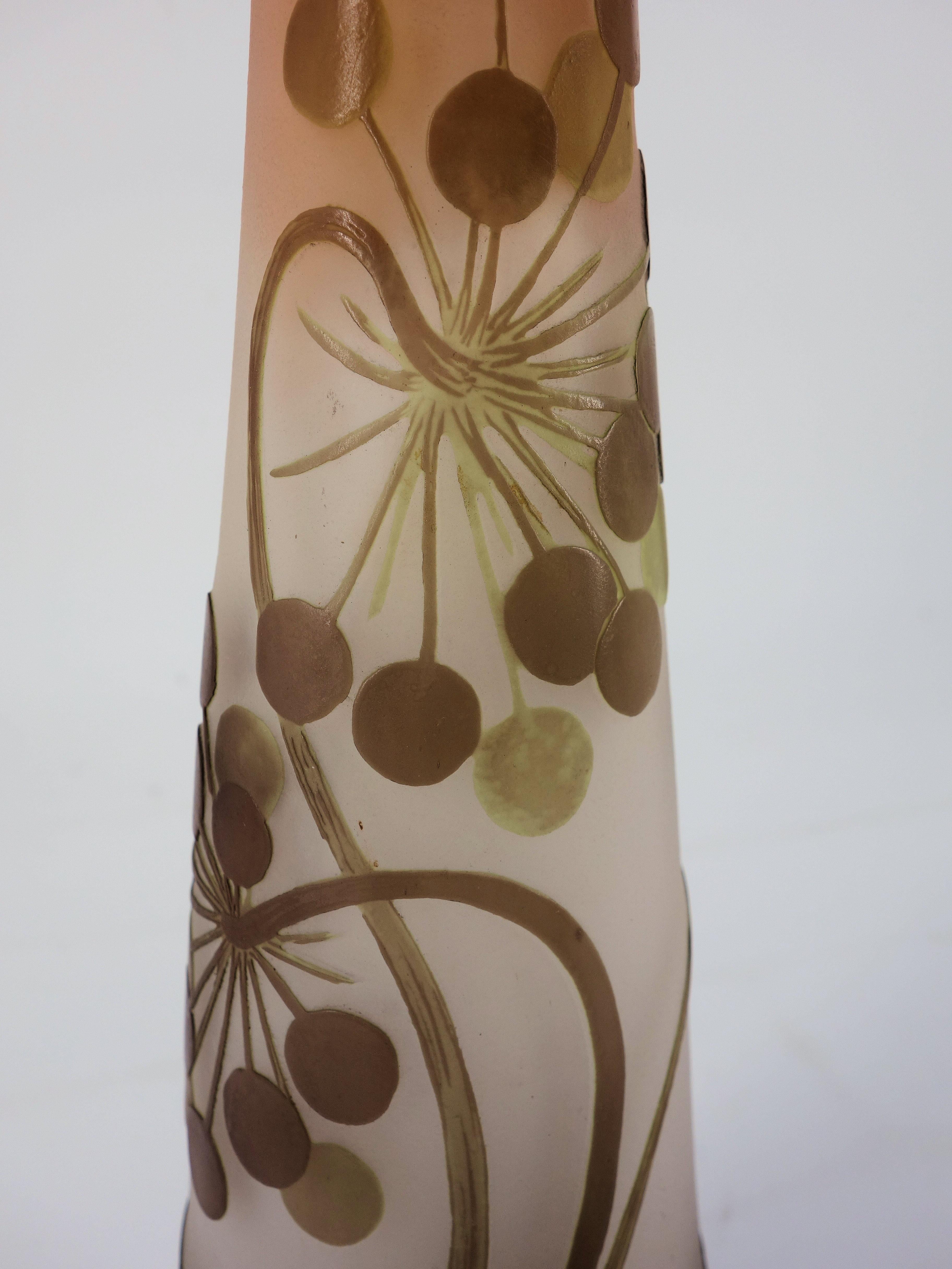Französische Kamee-Glas-Vase „Umbels“ im Jugendstil von Emile Gall, Nancy, 40 cm im Angebot 5