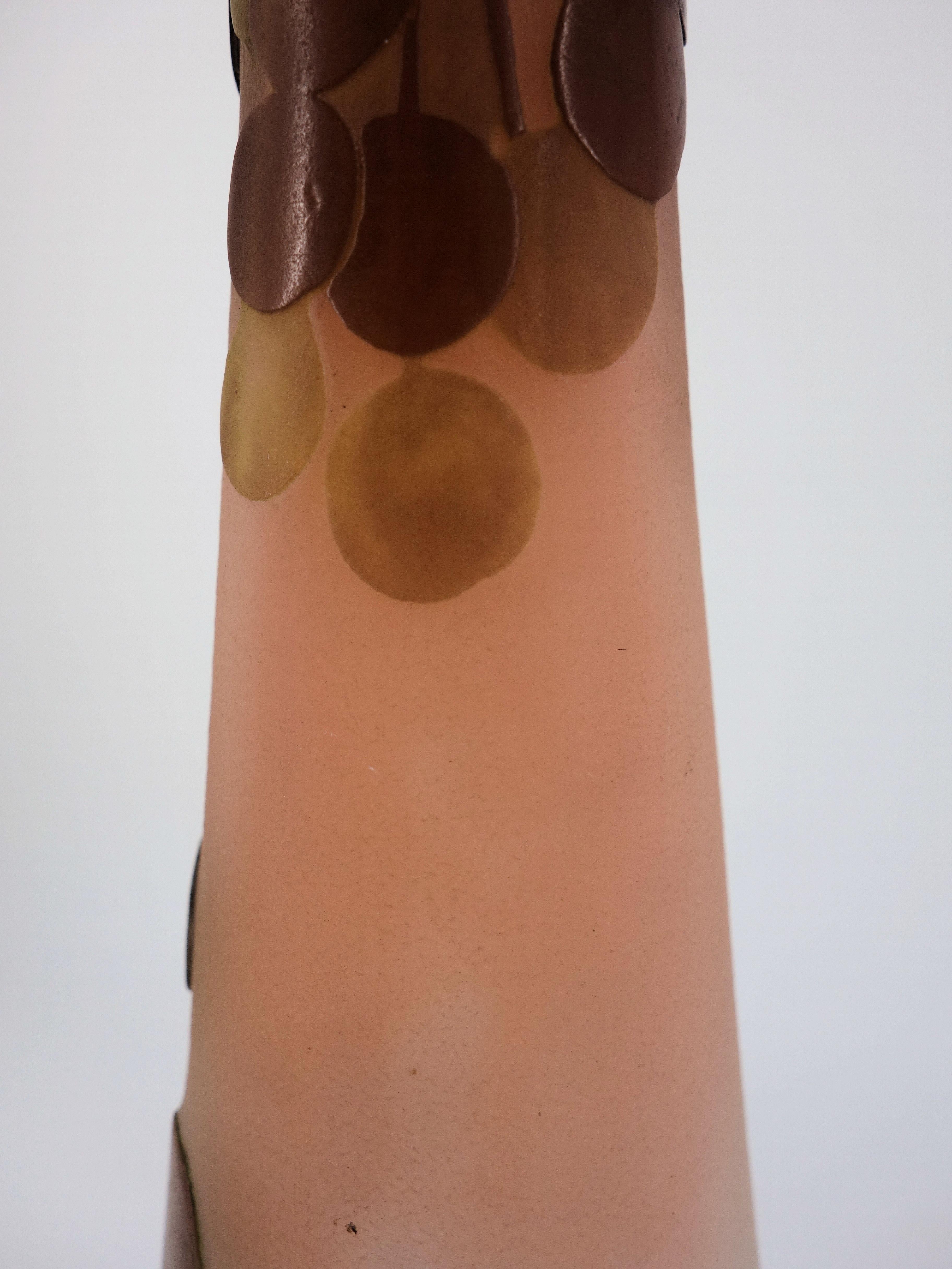 Französische Kamee-Glas-Vase „Umbels“ im Jugendstil von Emile Gall, Nancy, 40 cm im Angebot 3