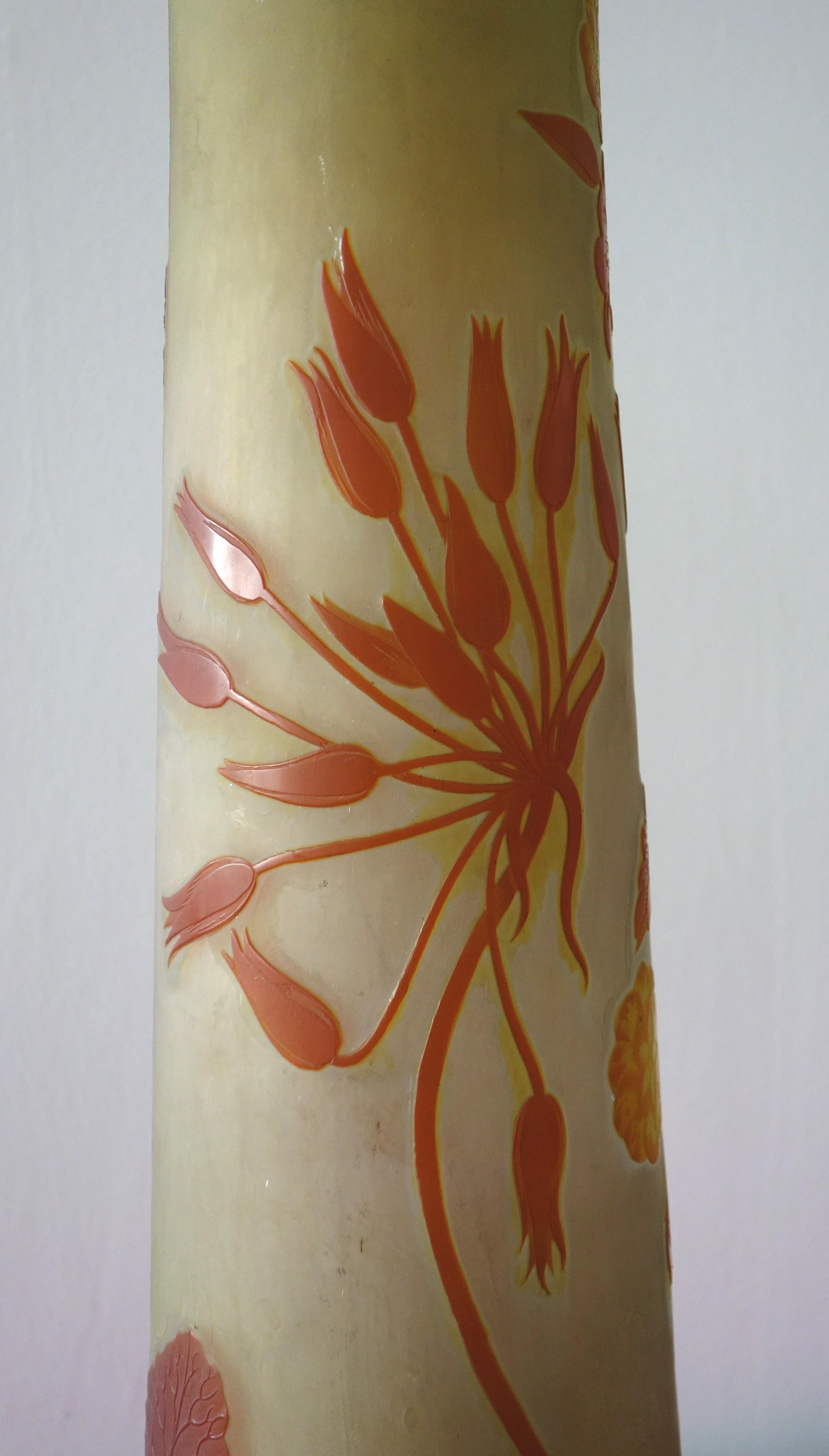 Französische Kamee-Glasvase „Umbels Vase“ im Jugendstil von Emile Gall, Nancy, 63 cm hoch im Angebot 1