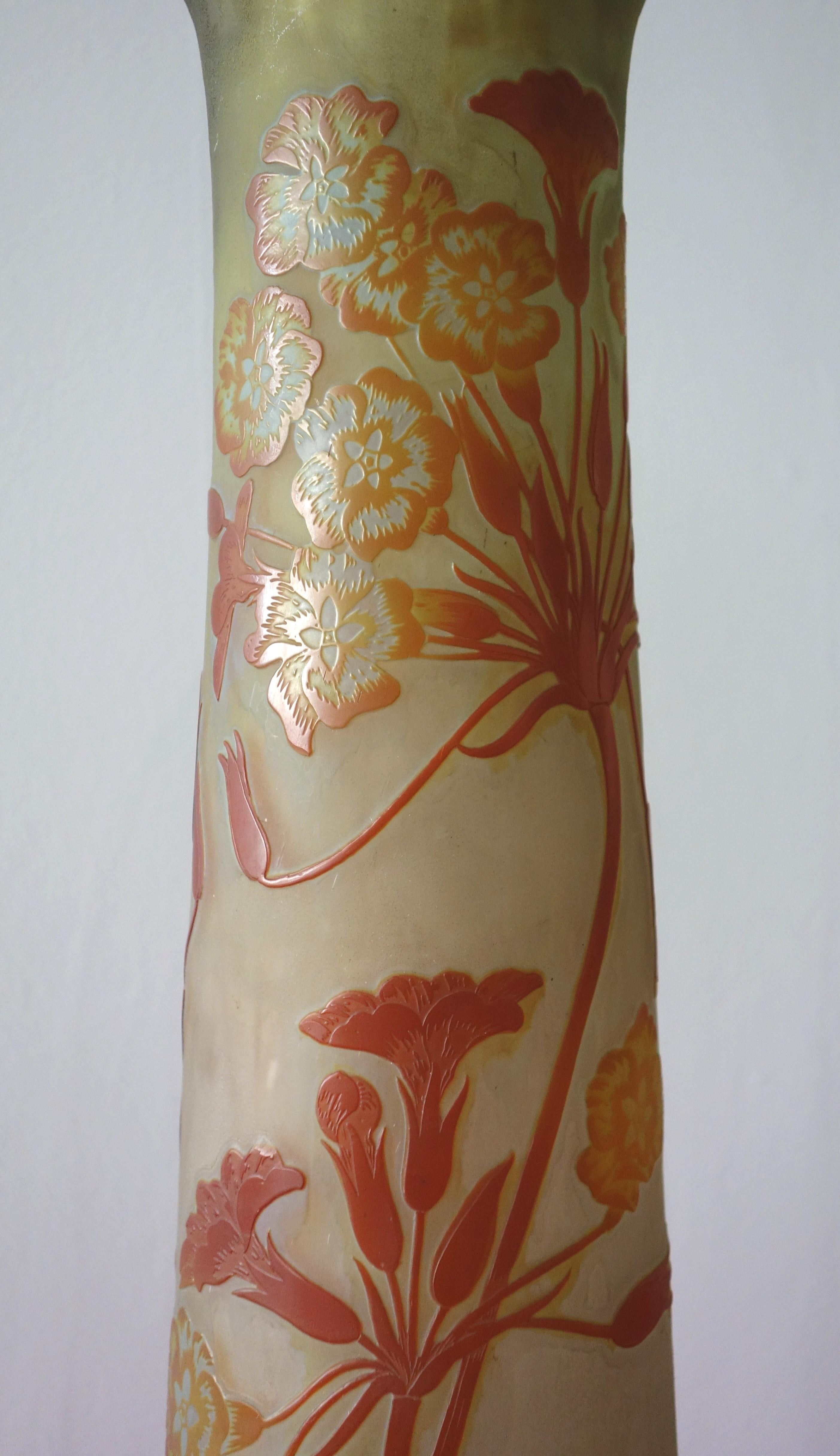 Französische Kamee-Glasvase „Umbels Vase“ im Jugendstil von Emile Gall, Nancy, 63 cm hoch im Angebot 3