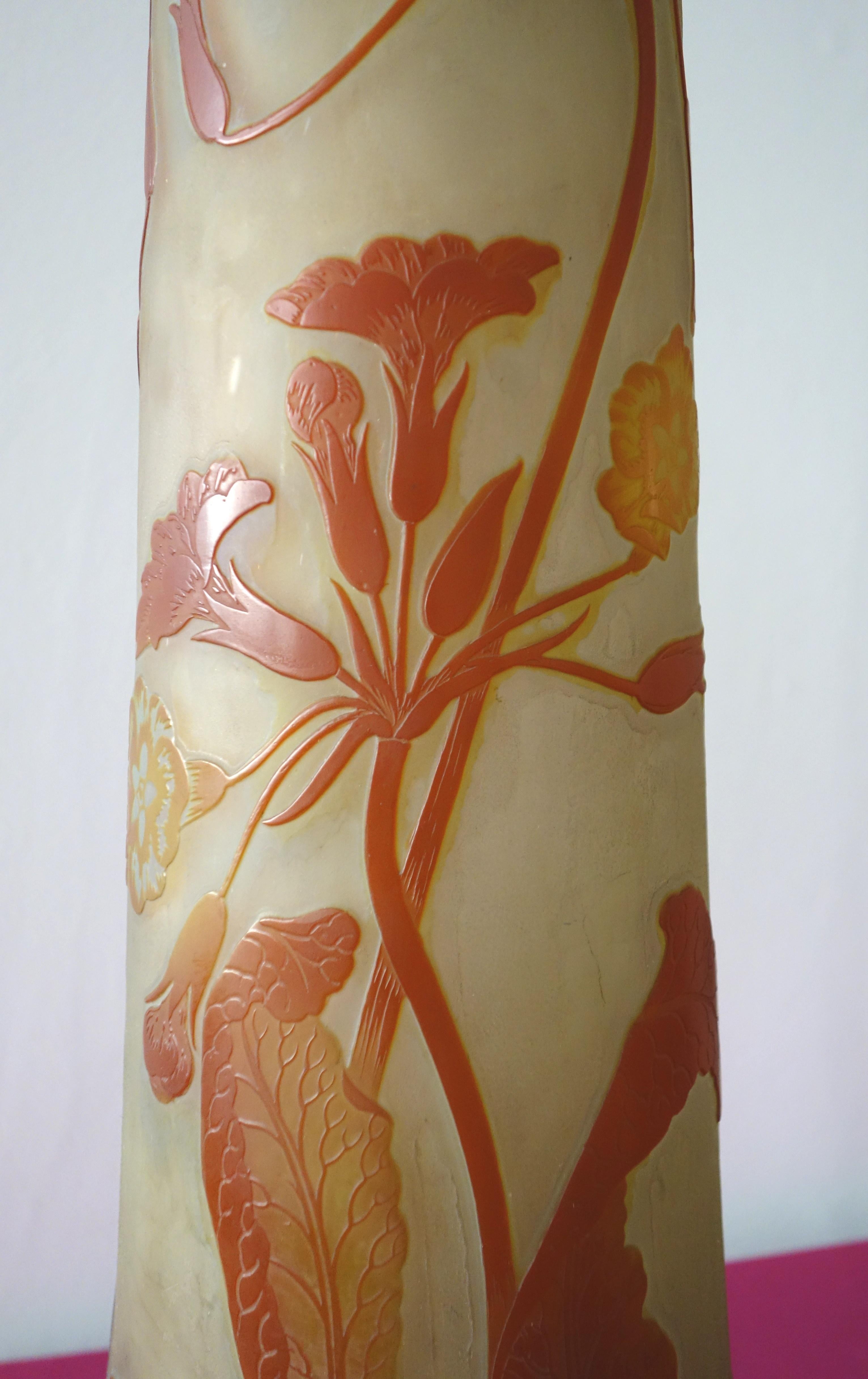 Französische Kamee-Glasvase „Umbels Vase“ im Jugendstil von Emile Gall, Nancy, 63 cm hoch im Angebot 4