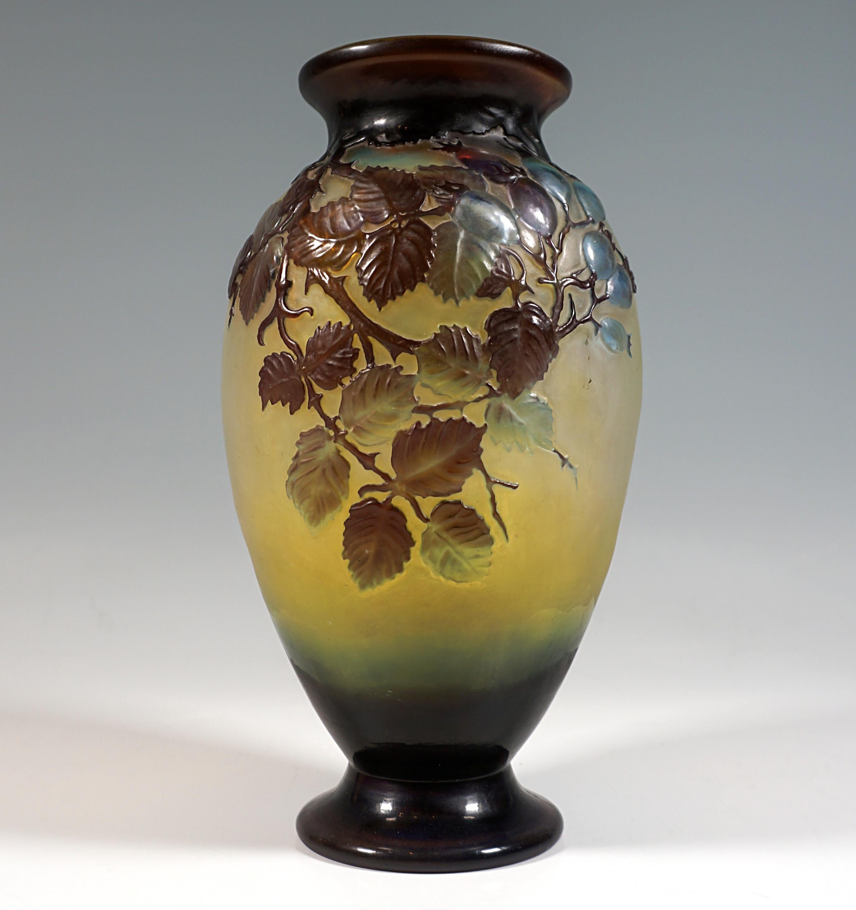 GORGEOUS AS WELL AS MOST REMARKABLE GALLÉ NANCY ART NOUVEAU SOUFFLÉ GLASS VASE :  Made in France  /  Nancy,  Lorraine, circa 1925. 

DETAILED INFORMATIONS:
A WILD-ROSE MOLD-BLOWN, OVERLAID AND ETCHED GLASS VASE (Emile Galle). -  The frosted