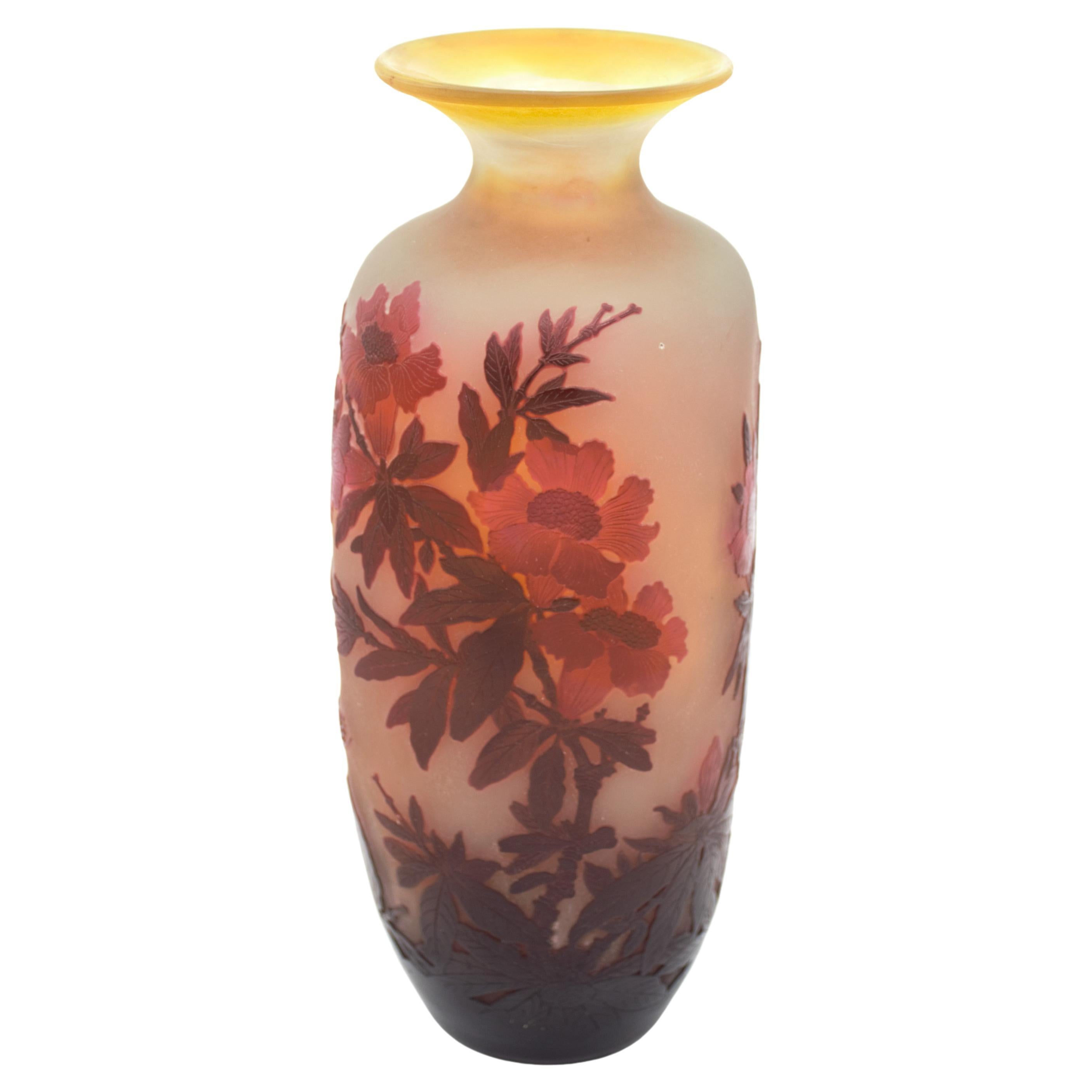 ÉMILE GALLÉ   Vase, circa 1900 overlaid cameo glass red flowers, square shape For Sale