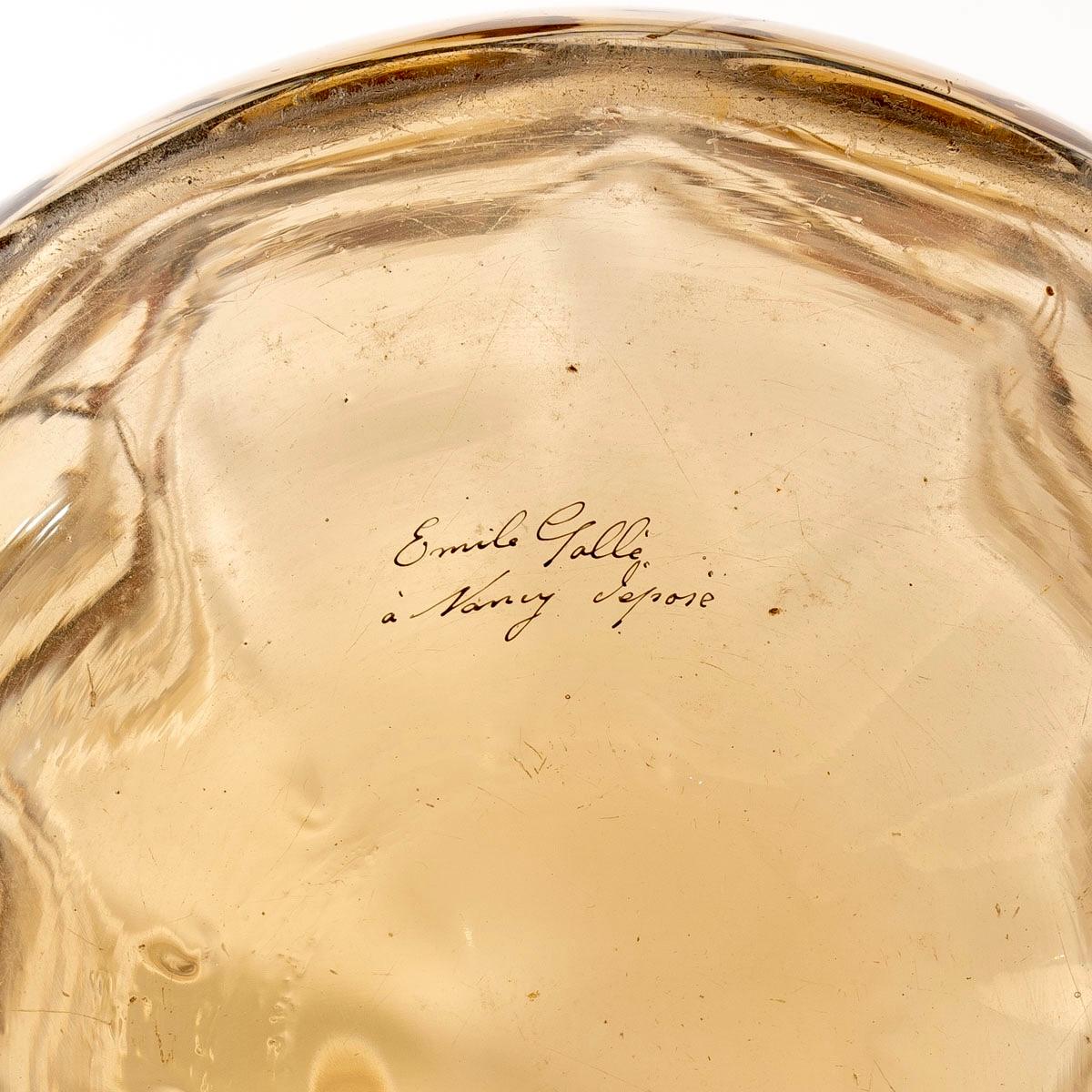Emile Gallé, Vase Cristallerie Rauchglas Gottesanbeterin zwischen Blättern im Angebot 1