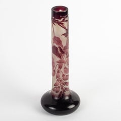 Emile Gallé, Vase Glycine Violet Camée Verre gravé à l'acide