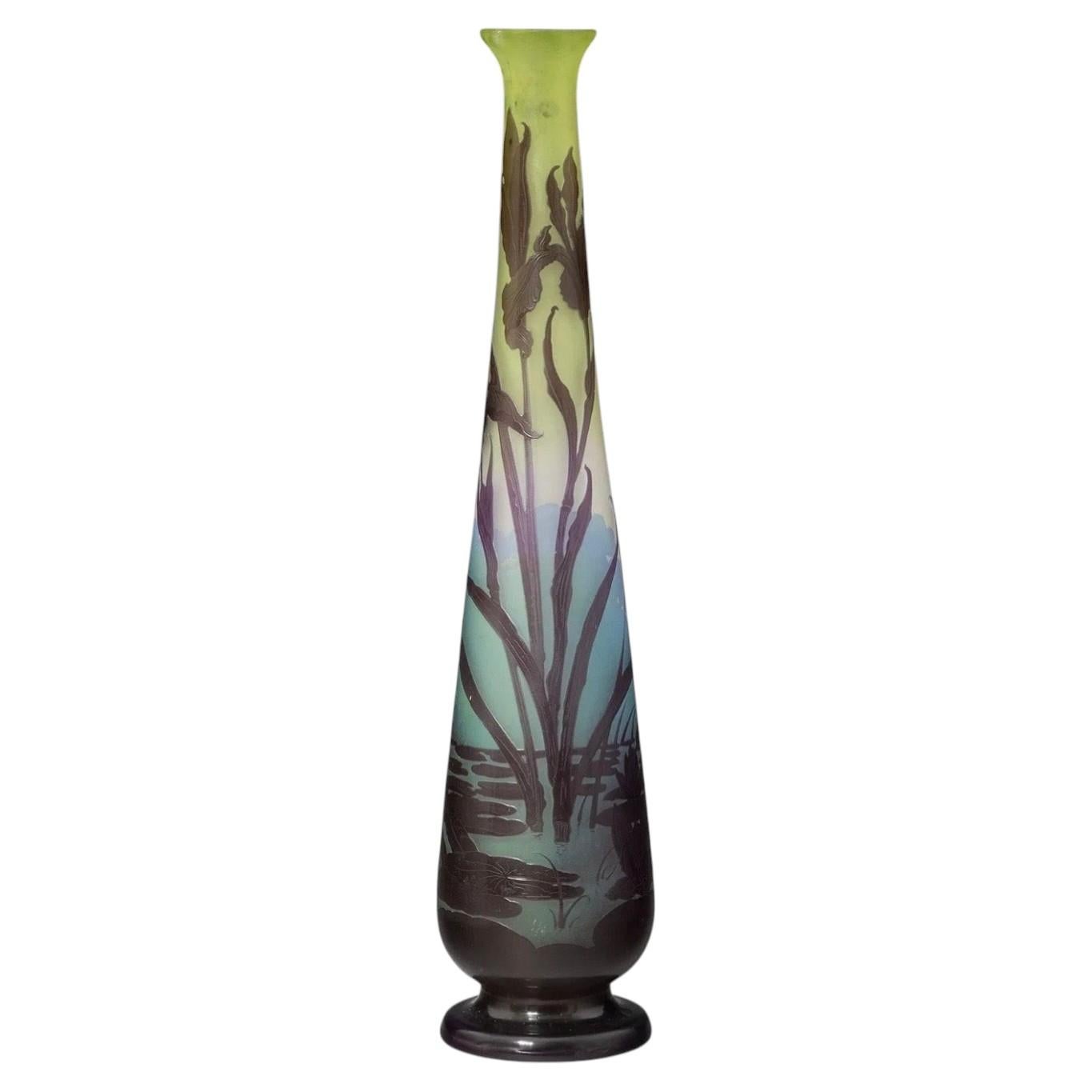 Vaso in vetro con cammeo "Ninfea" di Emile Galle, CIRCA 1900