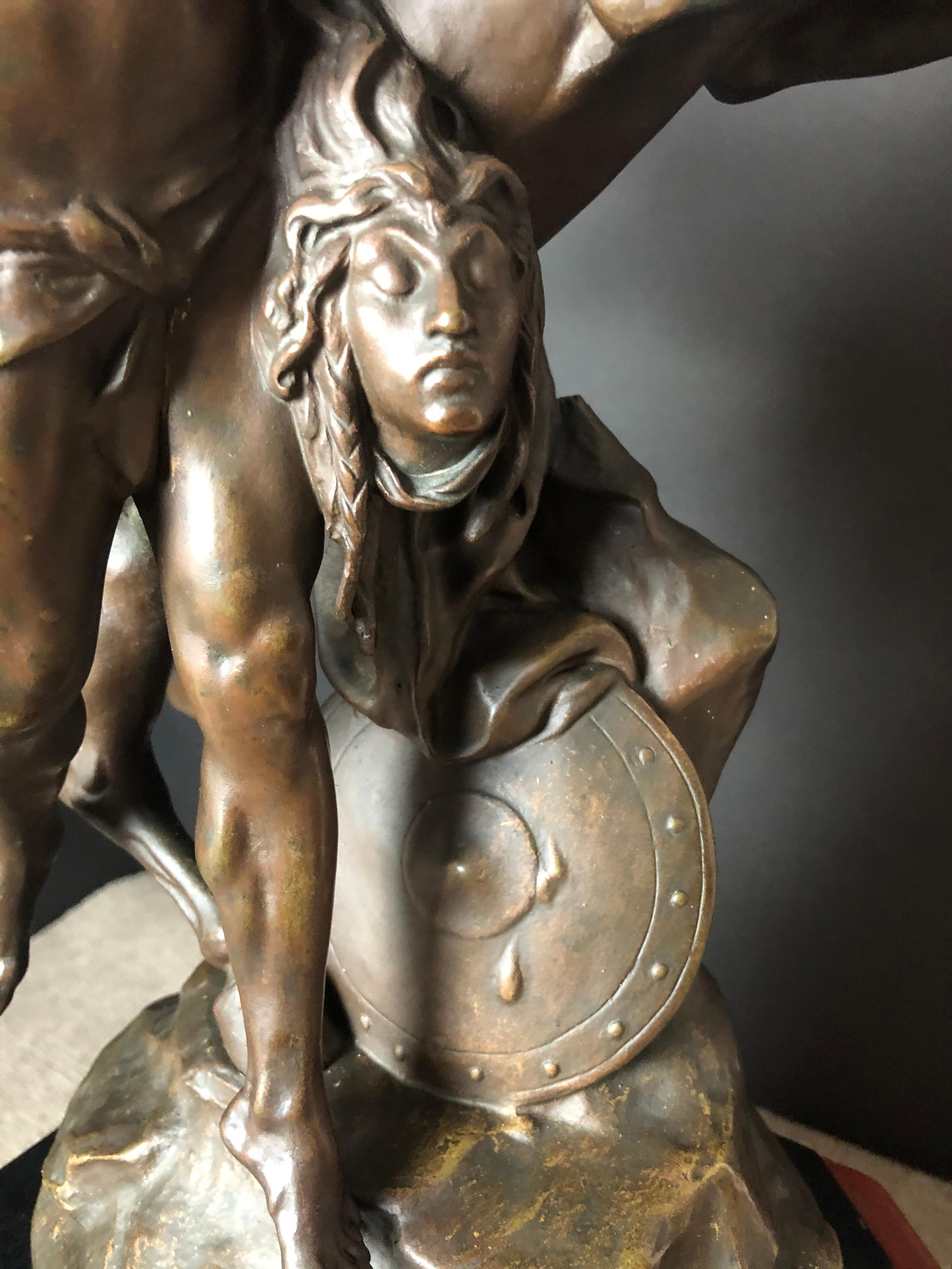 Émile Louis Picault Pegaso de bronce sobre zócalo de presentación Dorado en venta