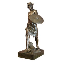 Ancienne sculpture figurative française en bronze bruni d'un guerrier gallois