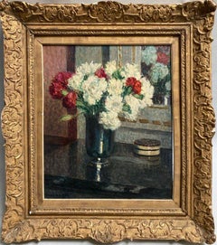 Bouquet de fleurs dans une timbale posée sur la cheminée