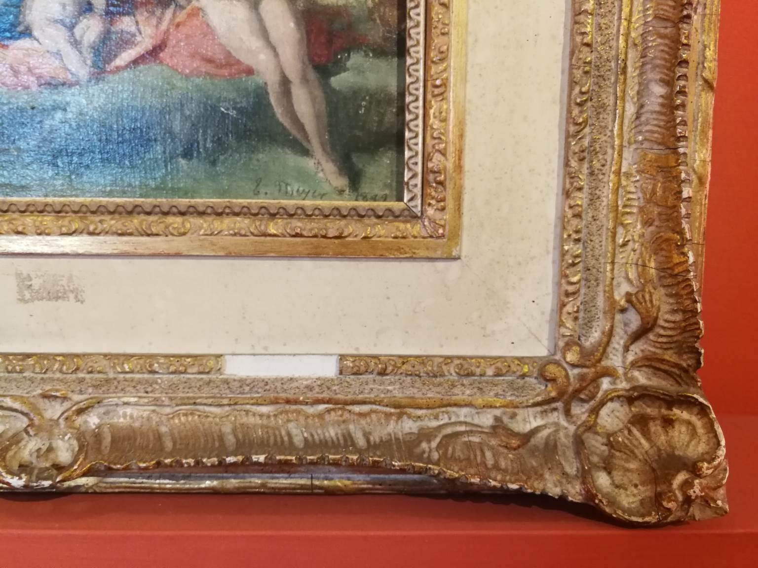 il dipinto senza la cornice in legno finemente decorata a ornato vegetale in pastiglia e dorata misura 35 x 27 cm senza cornice, è firmato e datato: E. Meyer 1892. 
La scena si svolge con un andamento piramidale che mostra un gruppo di fanciulle