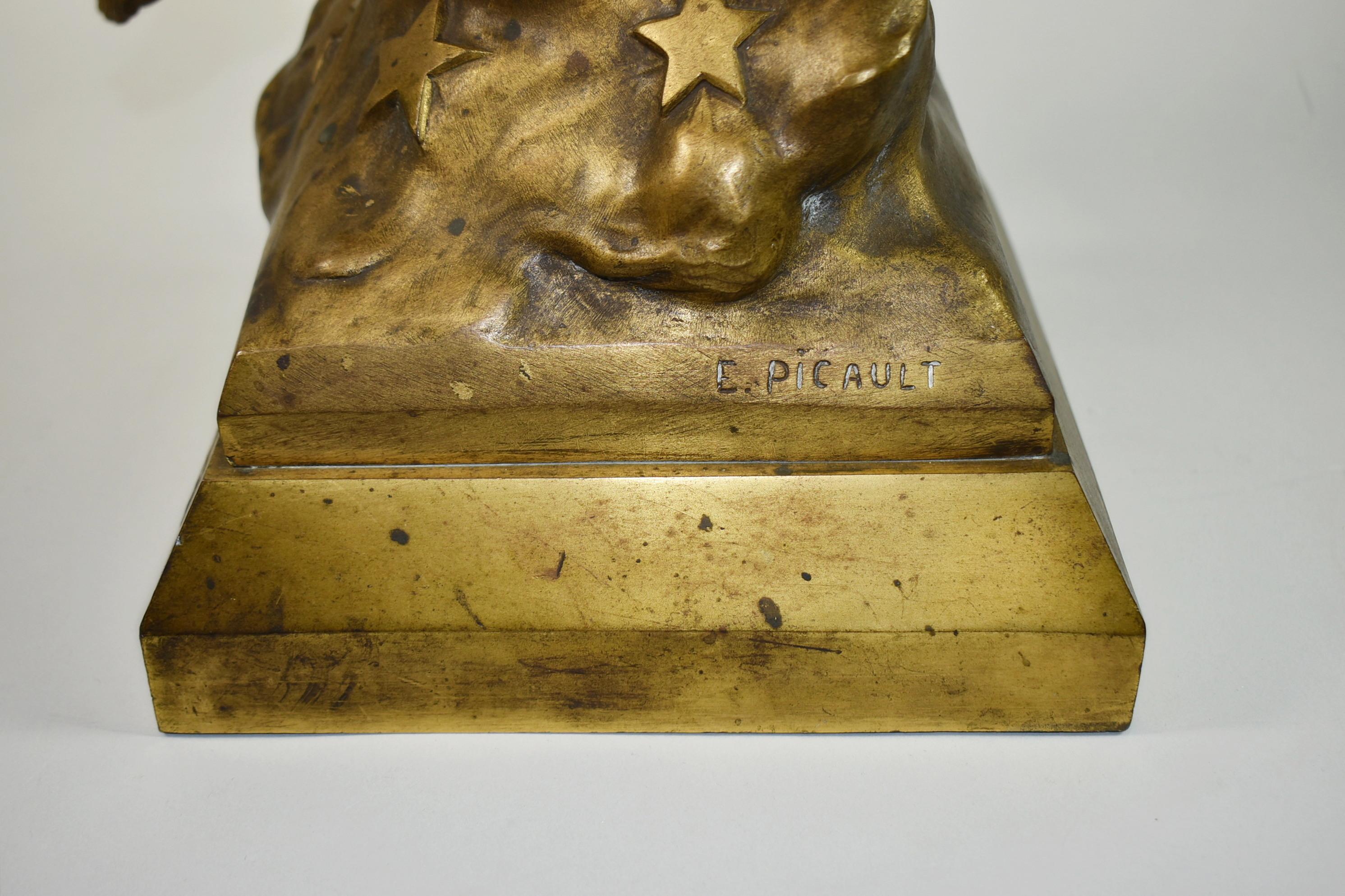 Statua femminile in bronzo di Emile Picault con scultura dell'aquila in vendita 2