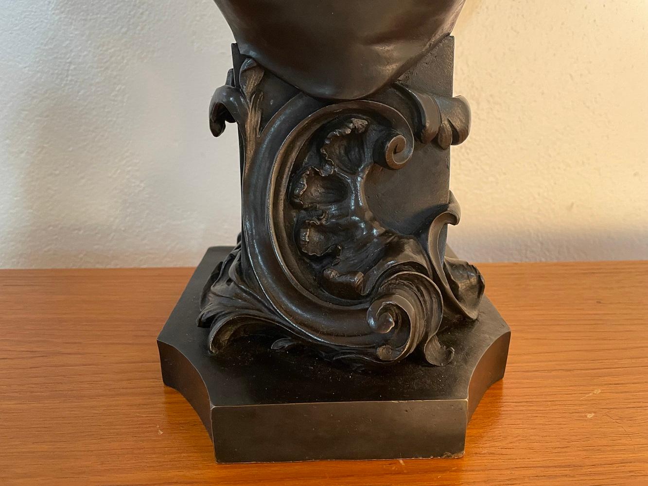 Sculpture de buste d'une femme en bronze d'Emile Pinedo Bon état - En vente à New York, NY