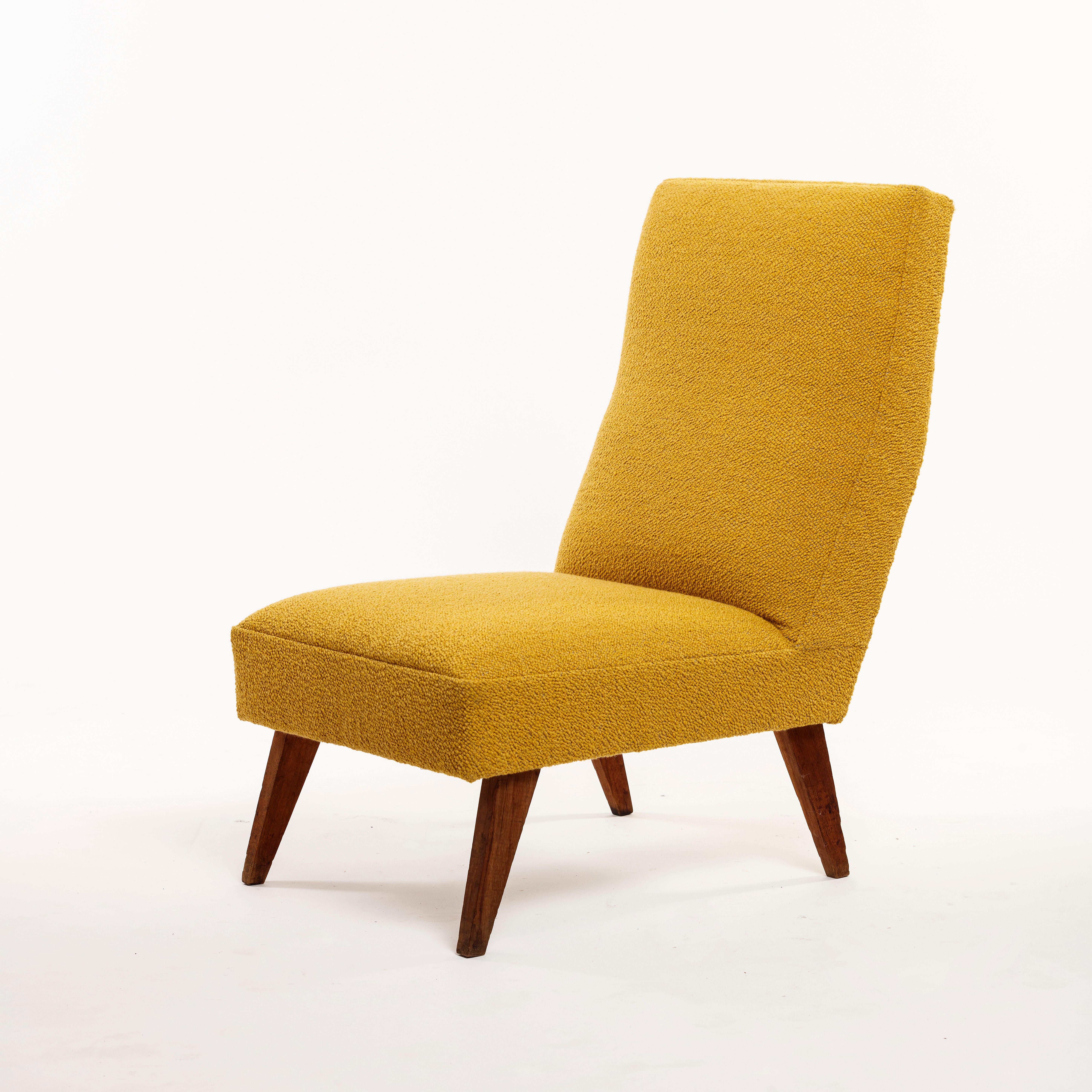 LOUNG CHAIR ROSET ÉDITEUR - COLLECTION DU CROUS DE L'ACADÉMIE DE VERSAILLES 1955
Model 346, furniture for the Jean Zay University Residence in Antony, France
Suite of 2 armchairs; Compass-style legs in oak.
Seats and backrests reupholstered with