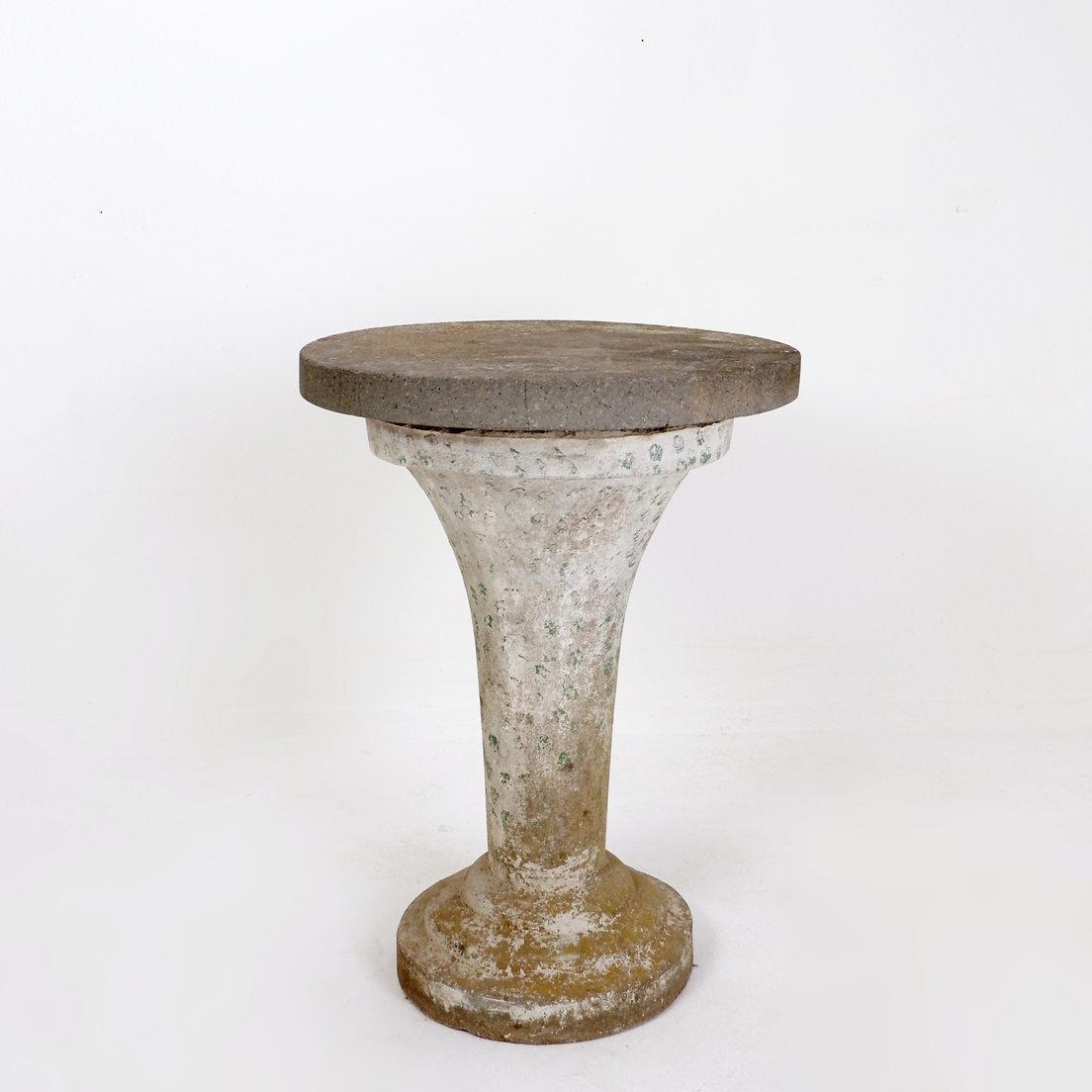 Table de jardin à piédestal rond en pierre moulée de style Emile Taugourdeau, 1958 en vente 4
