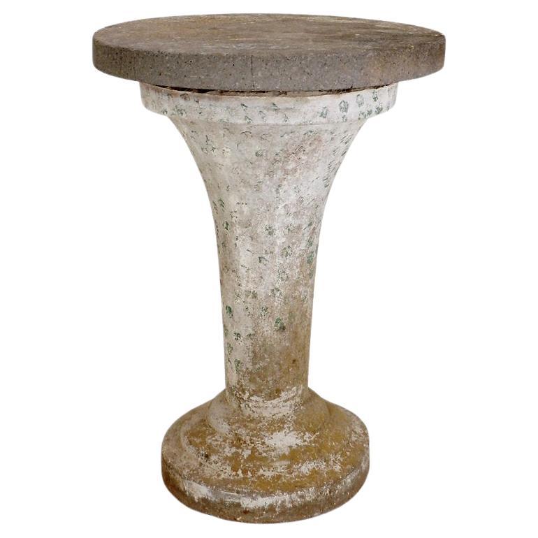 Table de jardin à piédestal rond en pierre moulée de style Emile Taugourdeau, 1958 en vente
