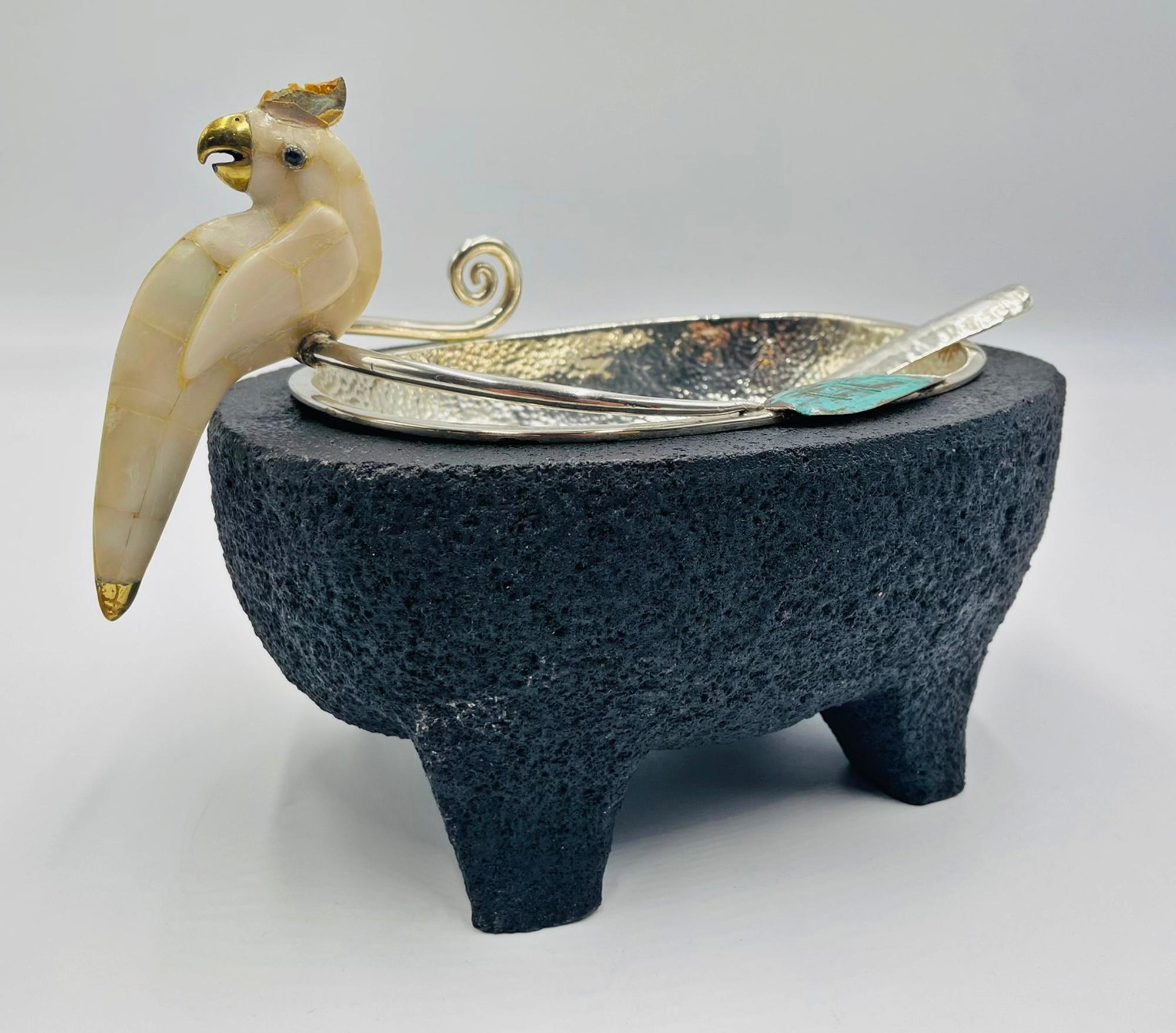 Emilia Castillo Kakadu-Silberschale mit Sockel aus Vulkangestein, 1980er Jahre im Angebot 3