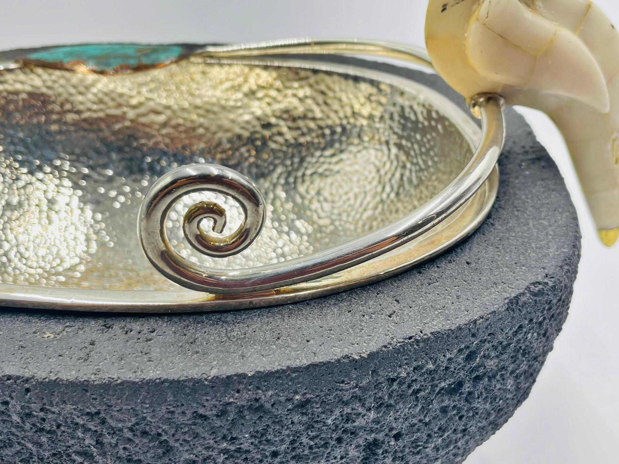 Emilia Castillo Kakadu-Silberschale mit Sockel aus Vulkangestein, 1980er Jahre im Angebot 4