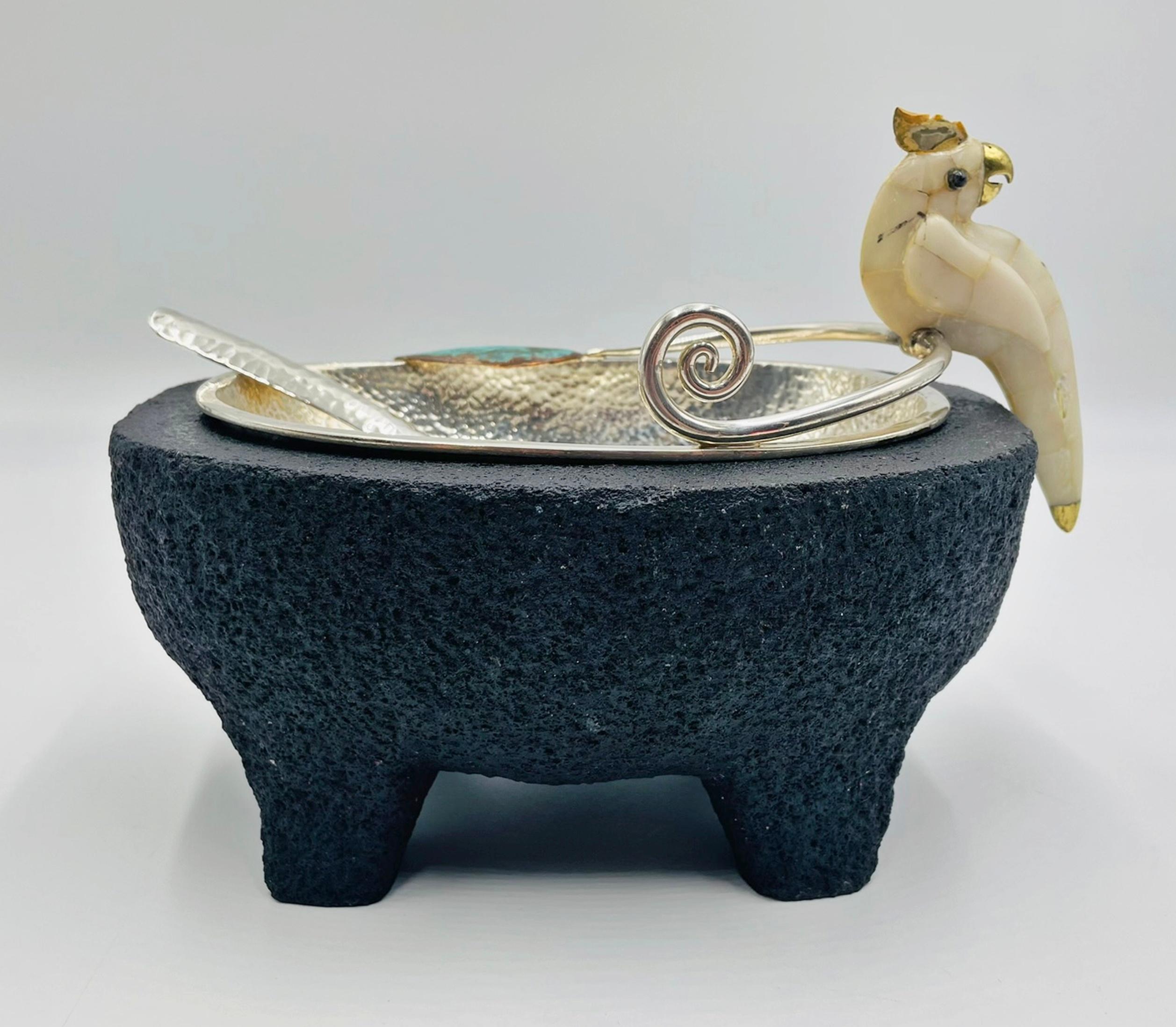 Emilia Castillo Kakadu-Silberschale mit Sockel aus Vulkangestein, 1980er Jahre (Organische Moderne) im Angebot