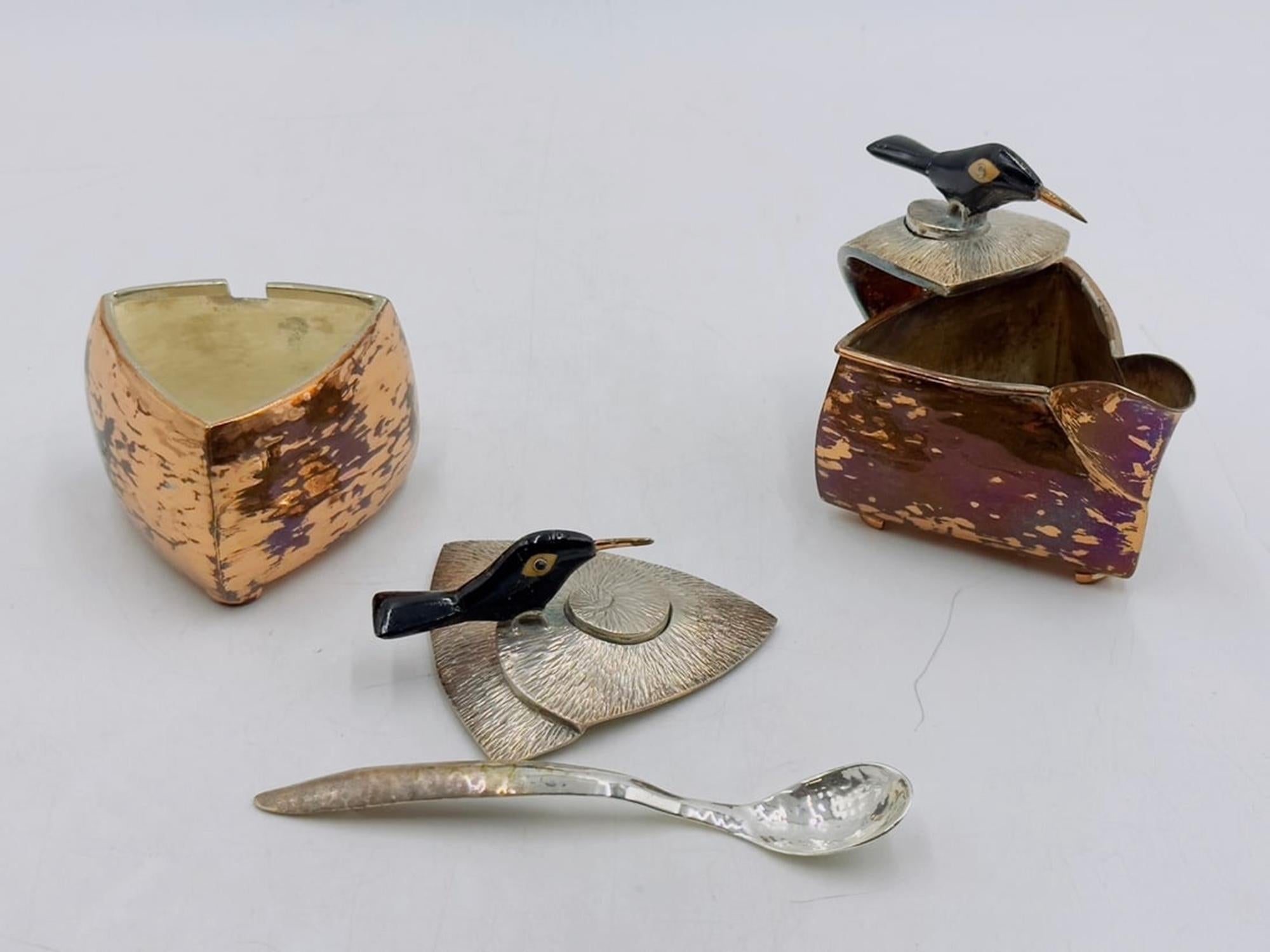 Set di lattiere e zuccheri in rame e argento di Emilia Castillo con sculture di uccelli, Messico in vendita 3