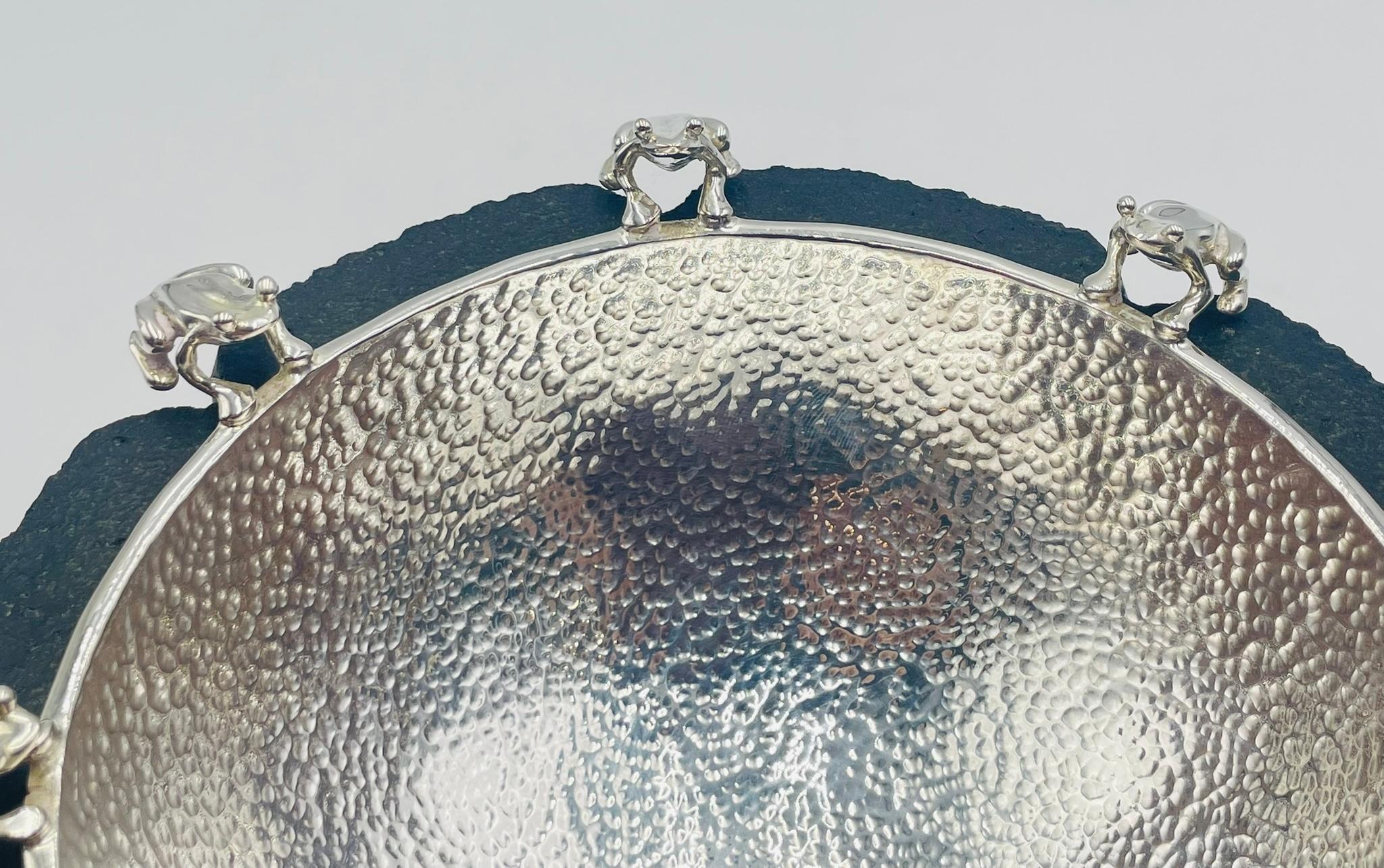 Emilia Castillo Schale aus Silber mit Froschmotiv auf Sockel aus Vulkangestein, mexikanische Moderne im Angebot 9