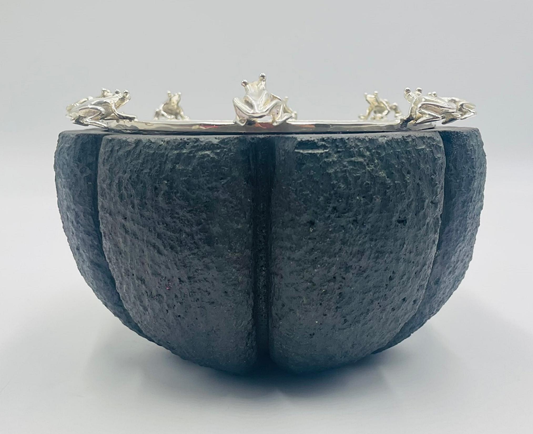 Emilia Castillo Schale aus Silber mit Froschmotiv auf Sockel aus Vulkangestein, mexikanische Moderne im Zustand „Gut“ im Angebot in Los Angeles, CA