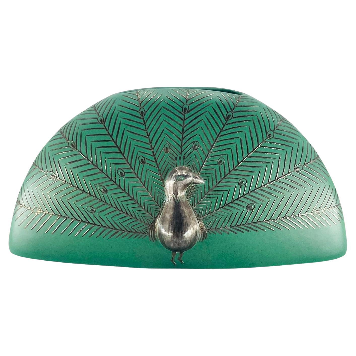 Vase paon en porcelaine verte et argent d'Emilia Castillo, Taxco Mexico, 1998 en vente