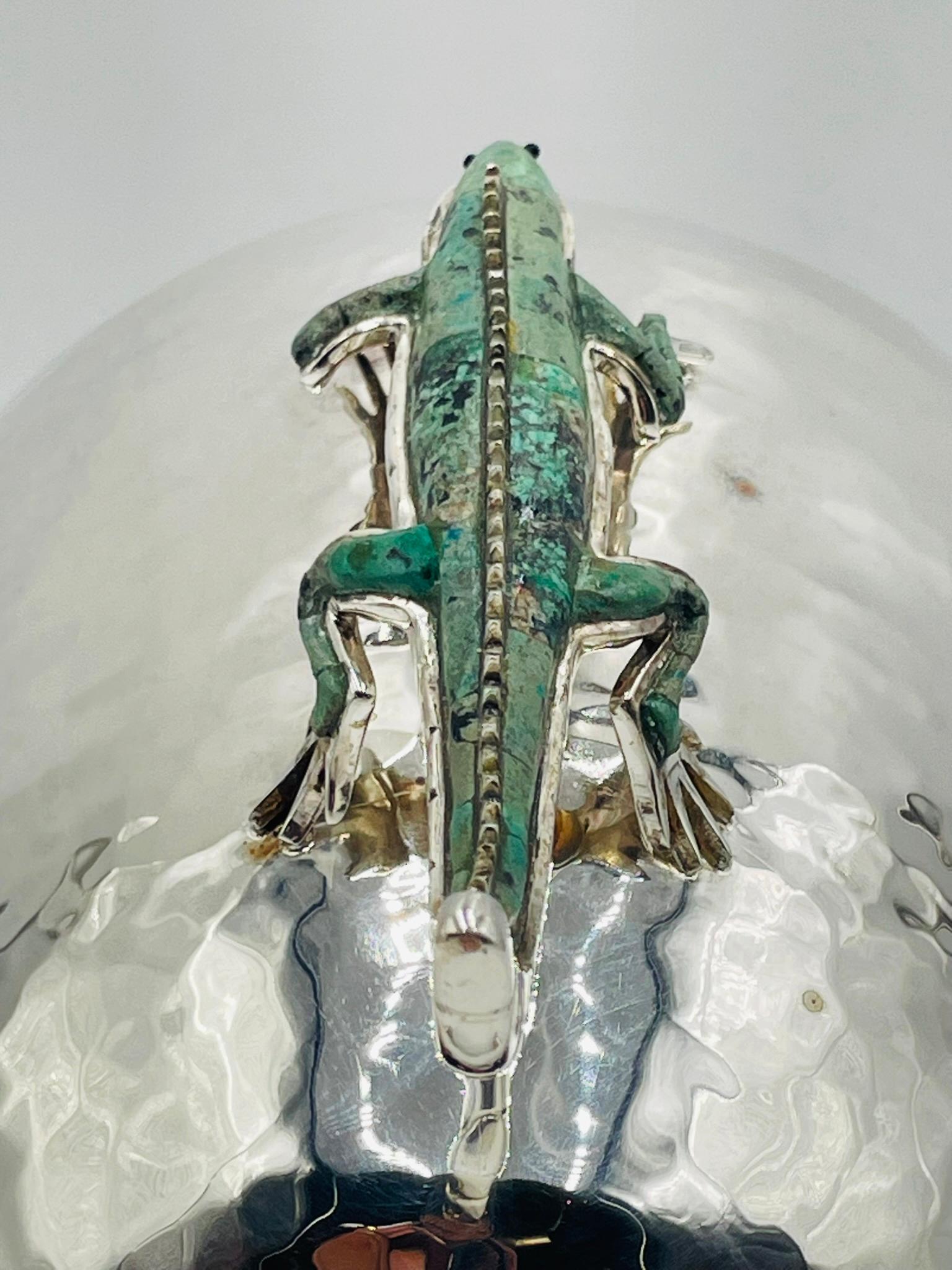 Vaso in argento martellato di Emilia Castillo con lucertole di malachite, modernista messicano in vendita 9